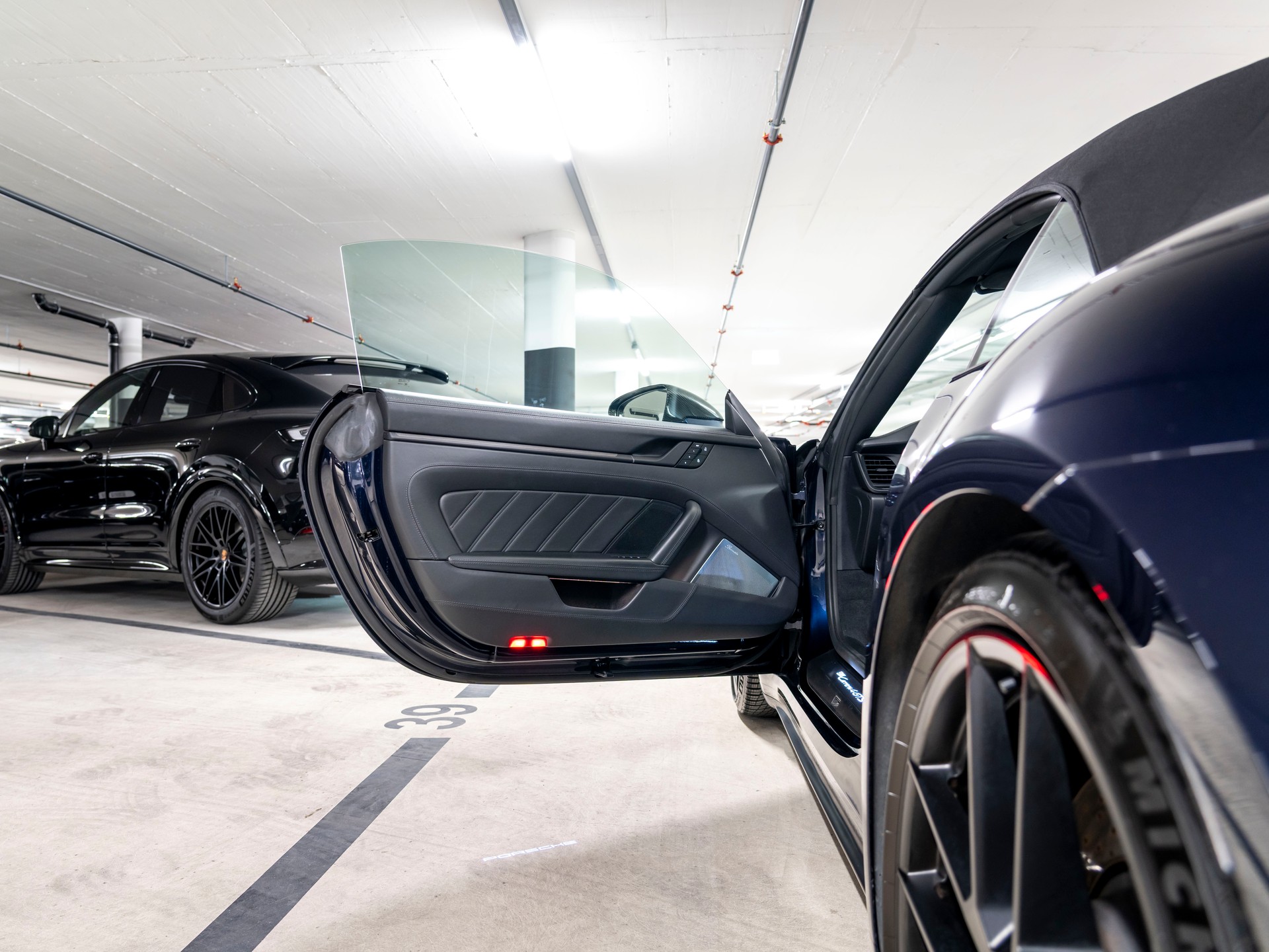PORSCHE 911 Carrera 4 Cabriolet GTS PDK-image-11