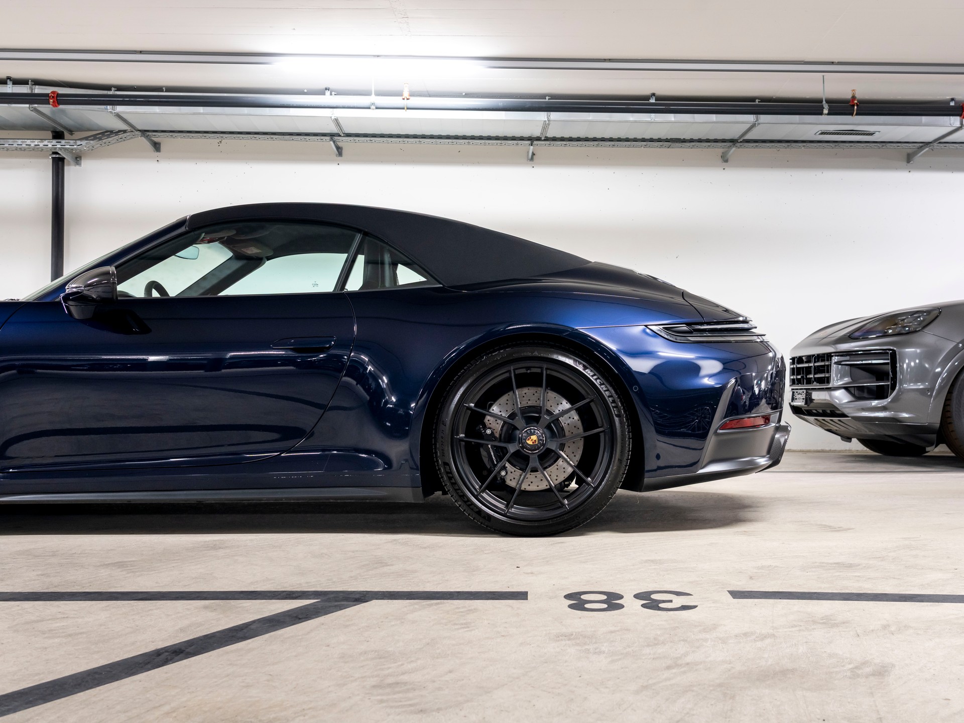 PORSCHE 911 Carrera 4 Cabriolet GTS PDK-image-6