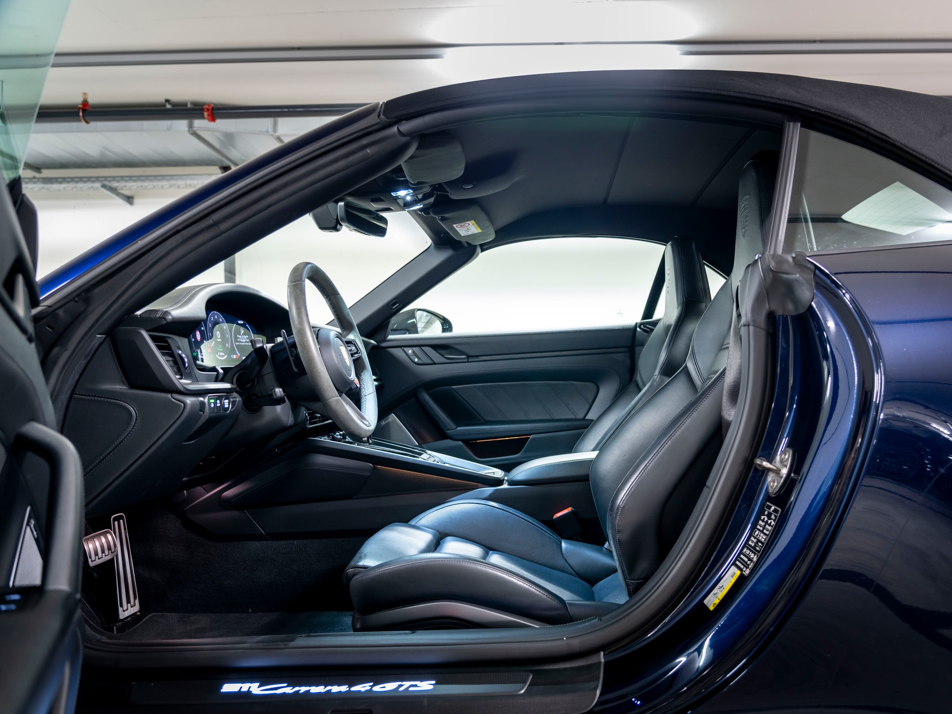 PORSCHE 911 Carrera 4 Cabriolet GTS PDK-image-16