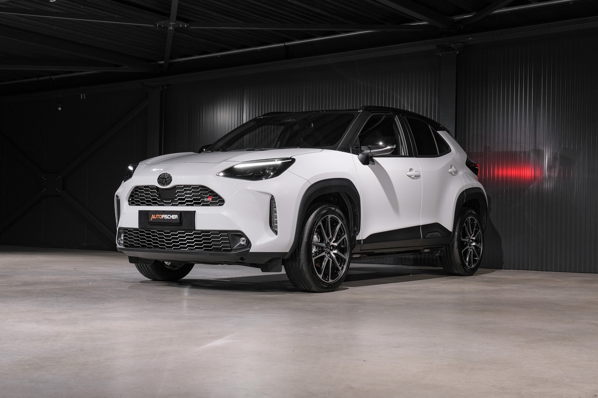 TOYOTA Yaris Cross 1.5 GR Sport e-CVT-showroom-element-3