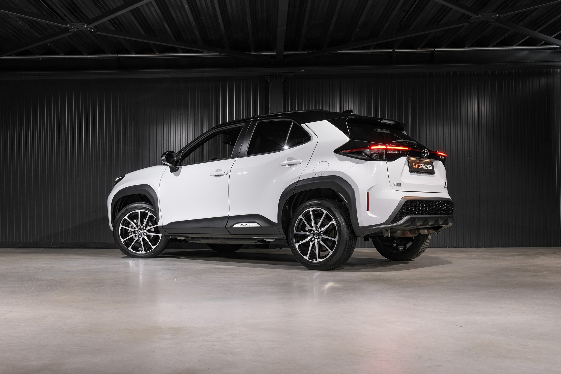 TOYOTA Yaris Cross 1.5 GR Sport e-CVT-showroom-element-1