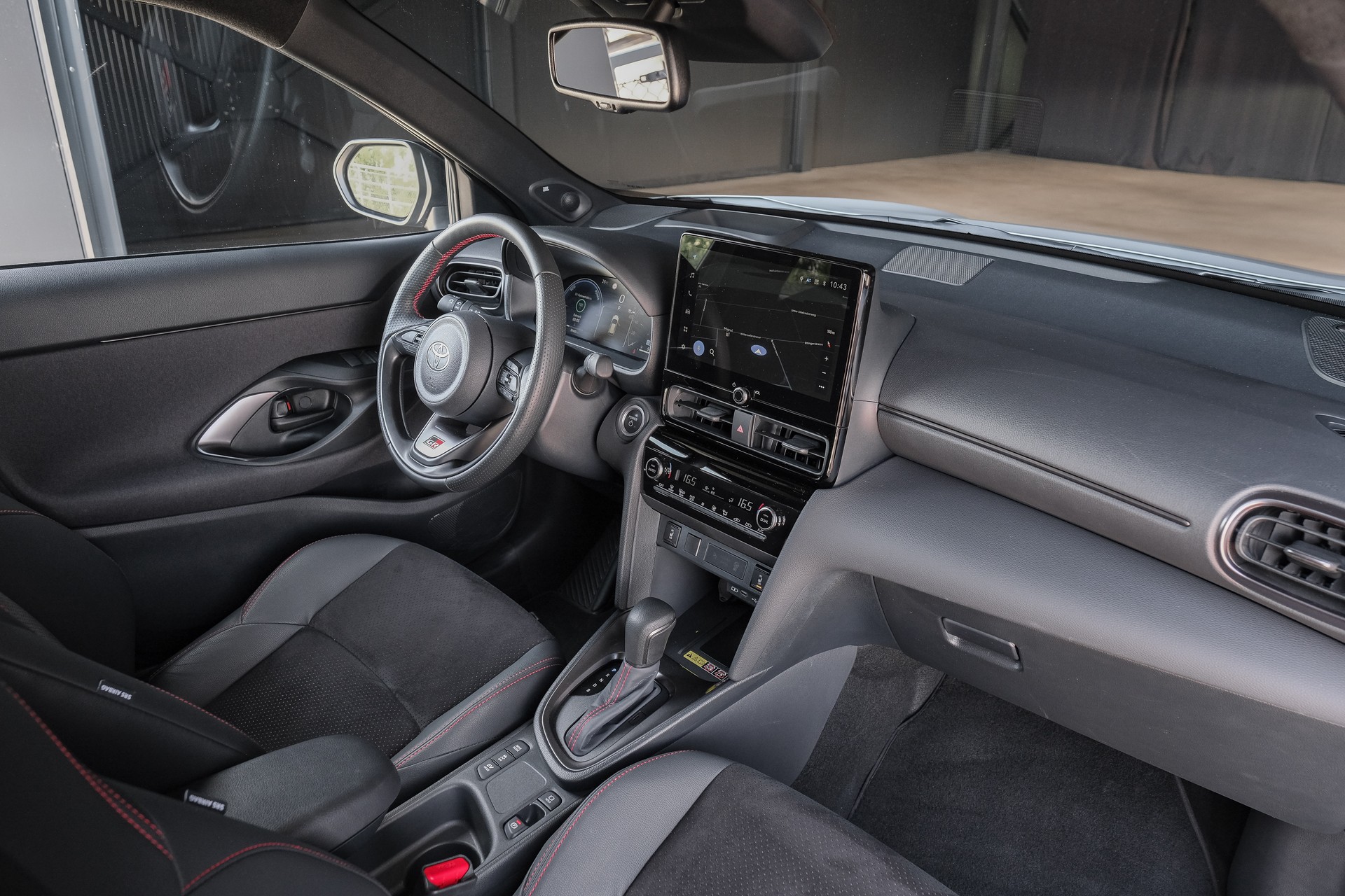 TOYOTA Yaris Cross 1.5 GR Sport e-CVT-image-13