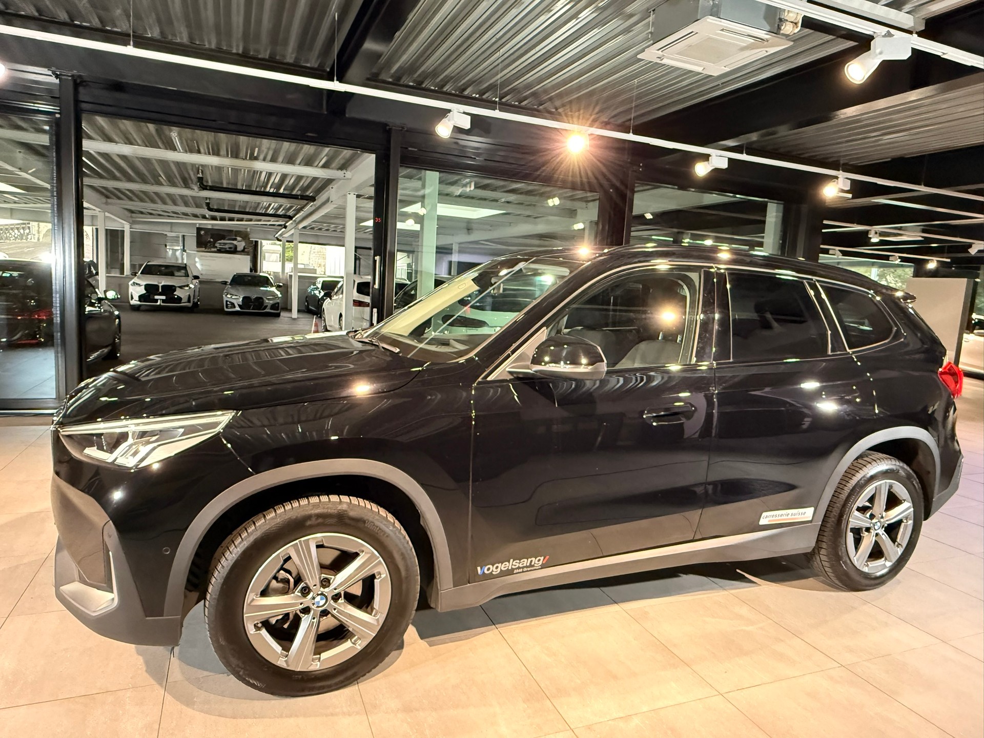 BMW X1 sDrive 18i-showroom-element-2