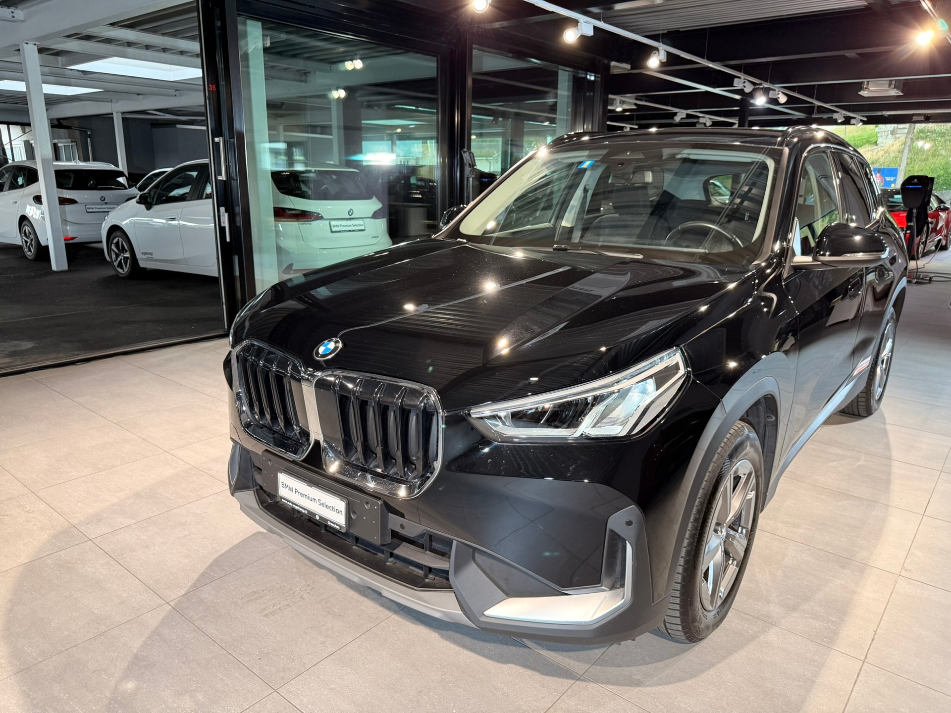 BMW X1 sDrive 18i-showroom-element-1