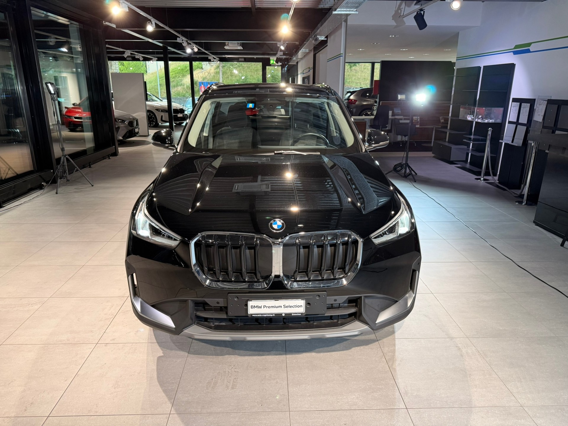 BMW X1 sDrive 18i-showroom-element-3