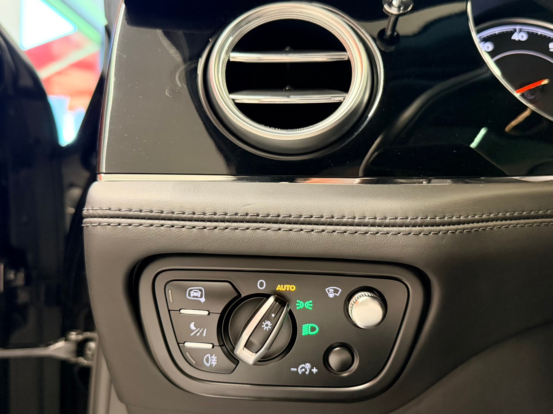 BENTLEY Bentayga W12-image-31
