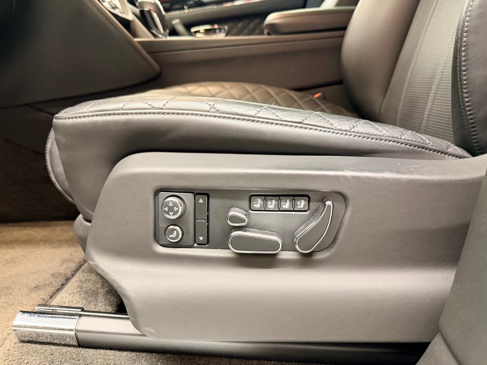 BENTLEY Bentayga W12-image-15