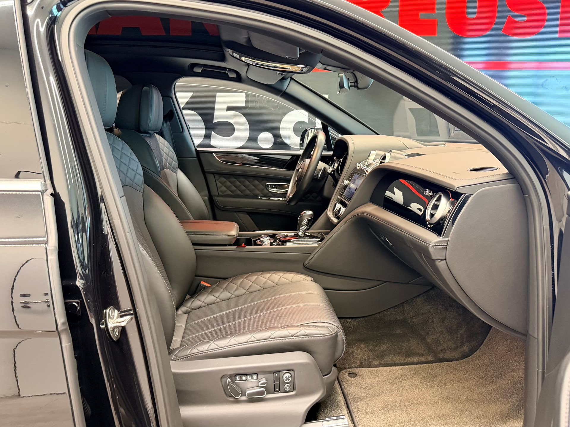 BENTLEY Bentayga W12-image-24