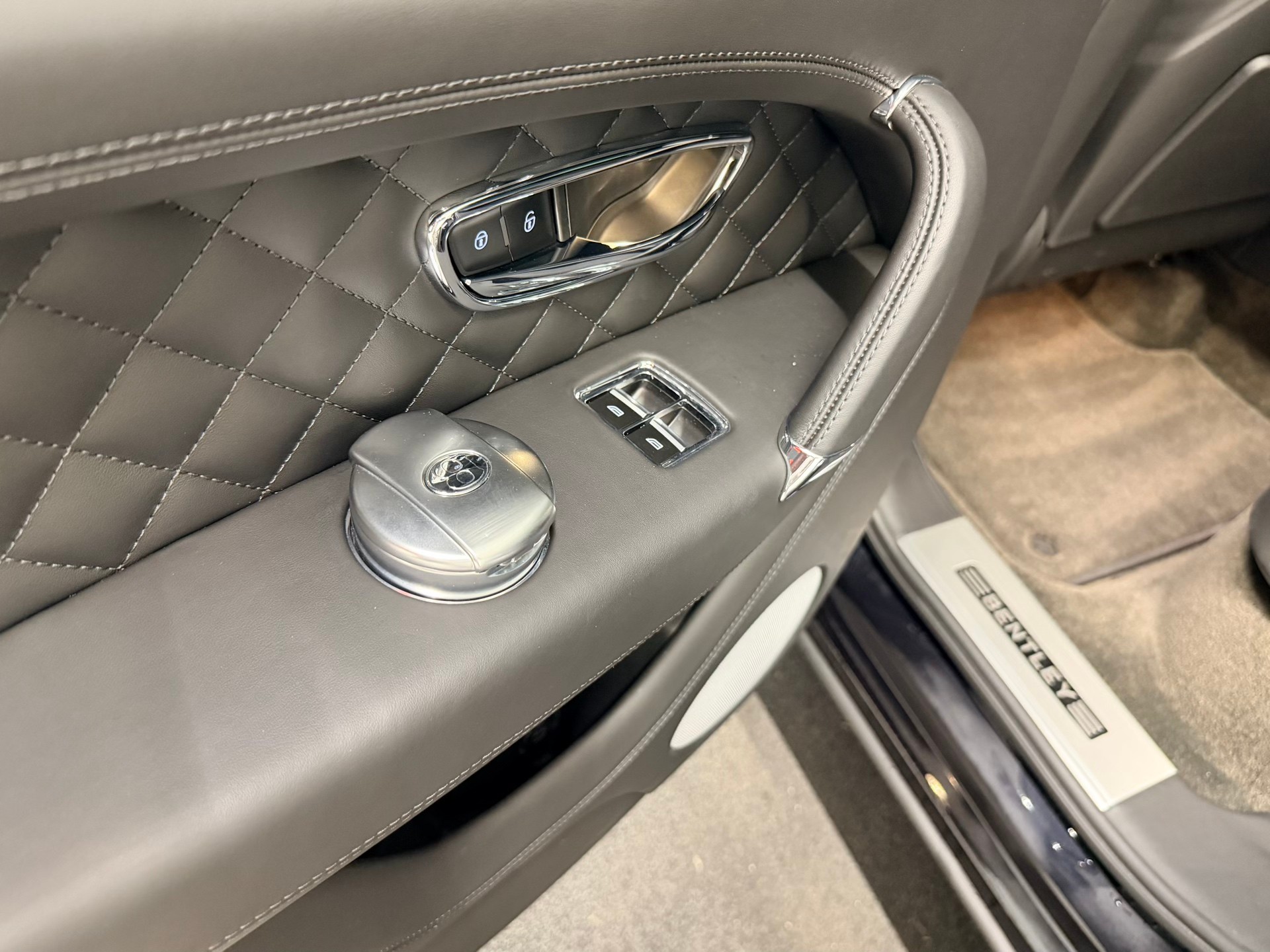 BENTLEY Bentayga W12-image-19