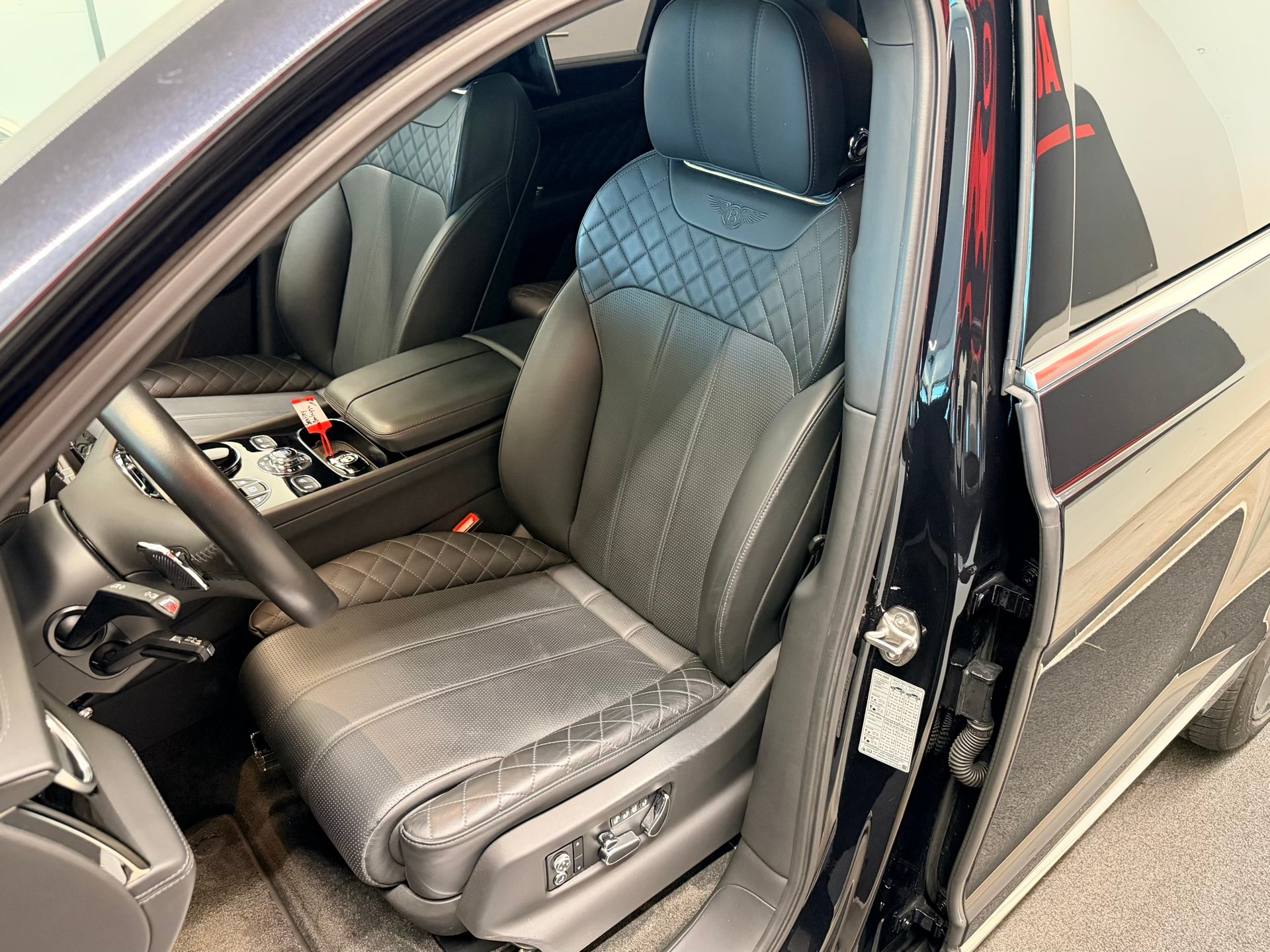 BENTLEY Bentayga W12-image-16