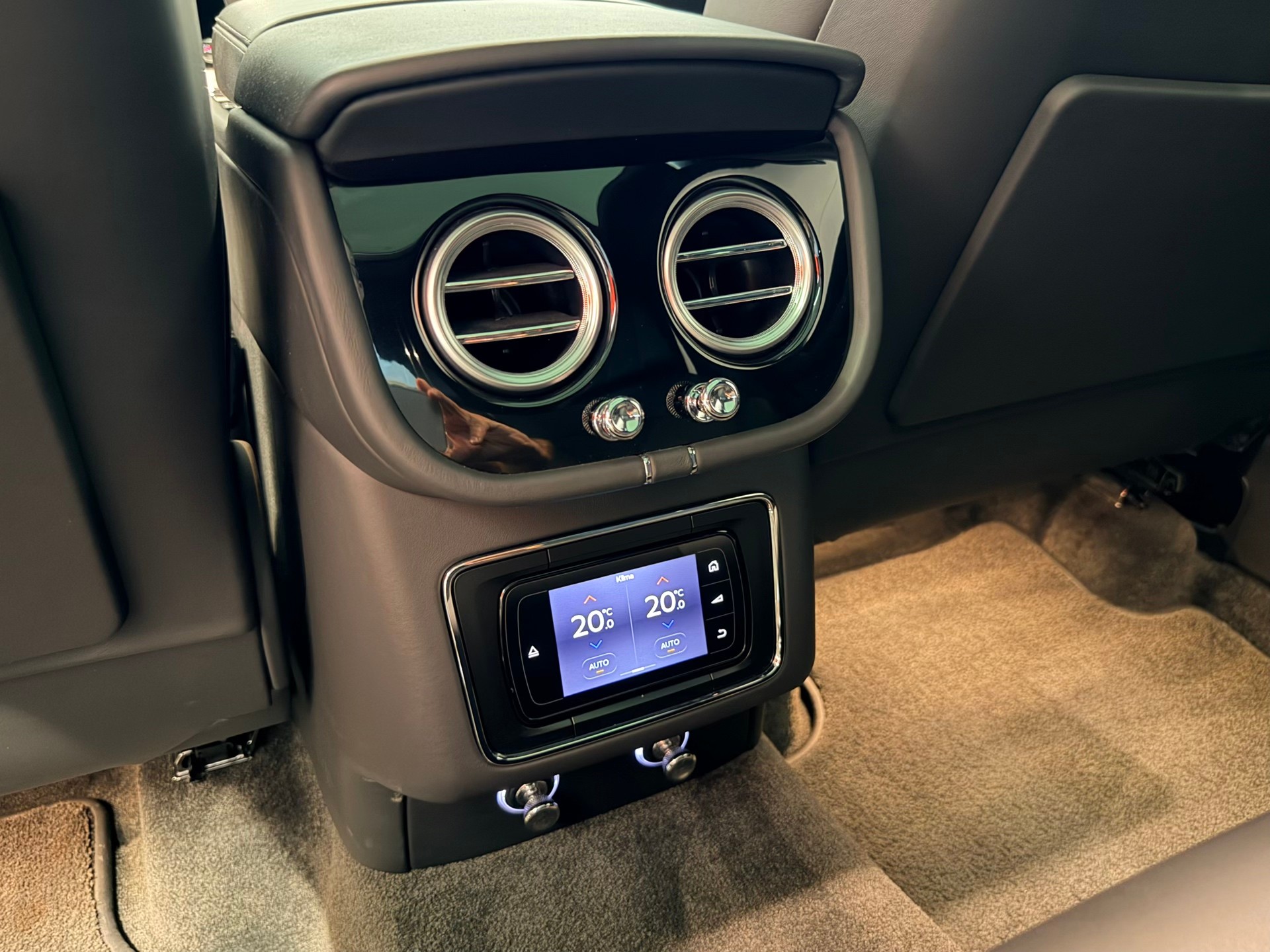 BENTLEY Bentayga W12-image-21