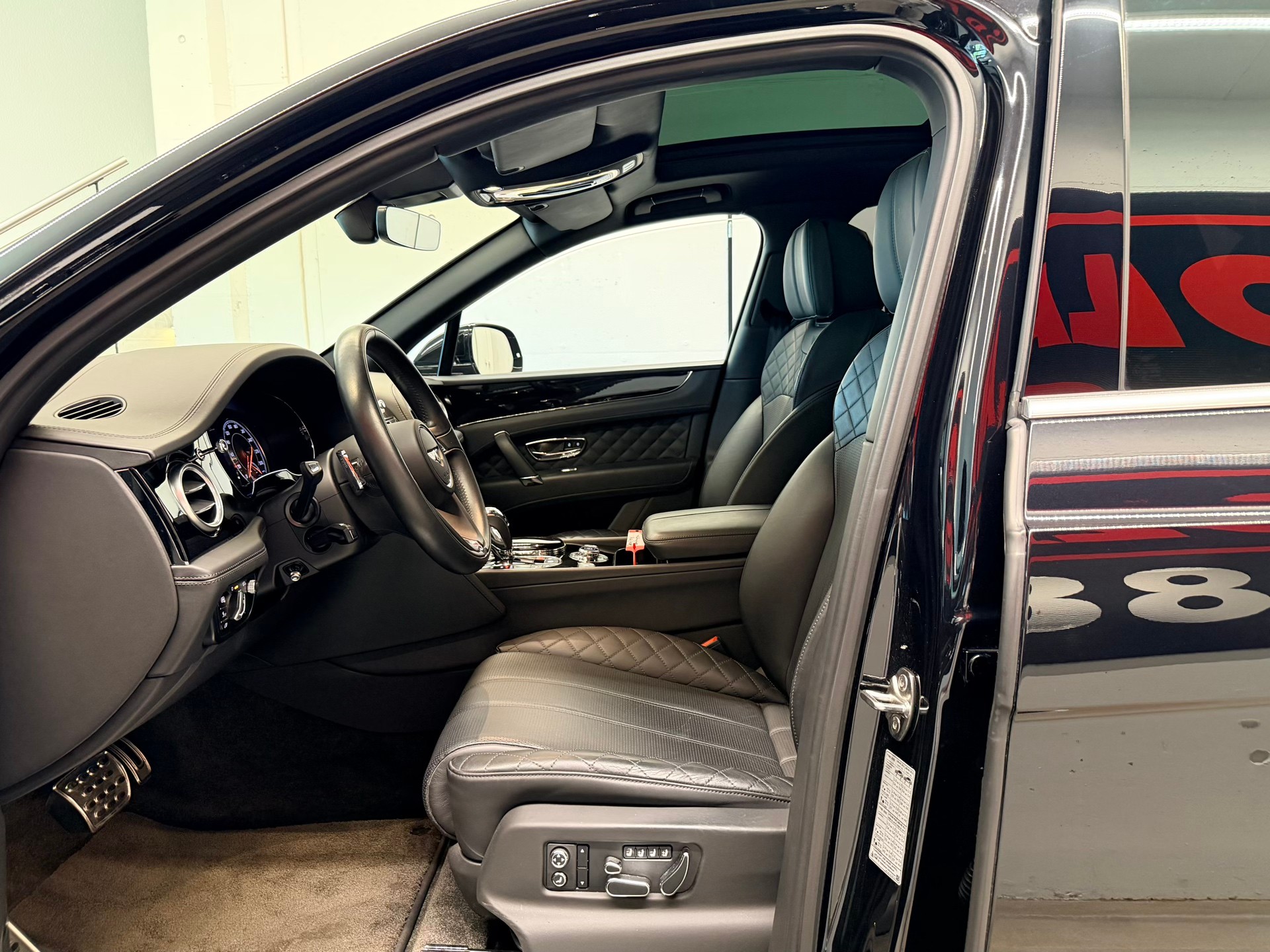 BENTLEY Bentayga W12-image-14