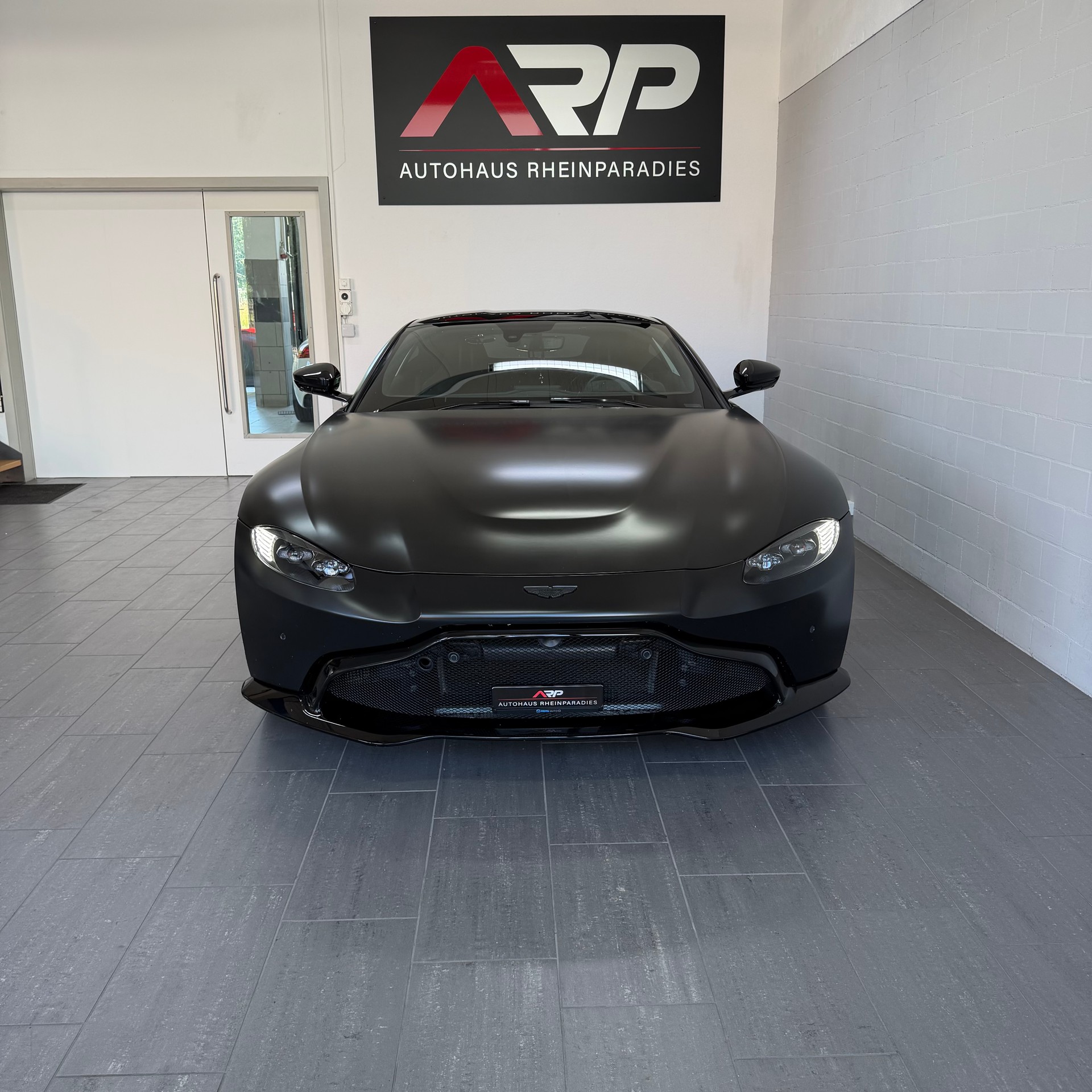 ASTON MARTIN V8 Vantage 4.0 Coupé * CH-Fzg. * NO OPF * Alcantara+ * 360• * Sitzheizung *-image-1