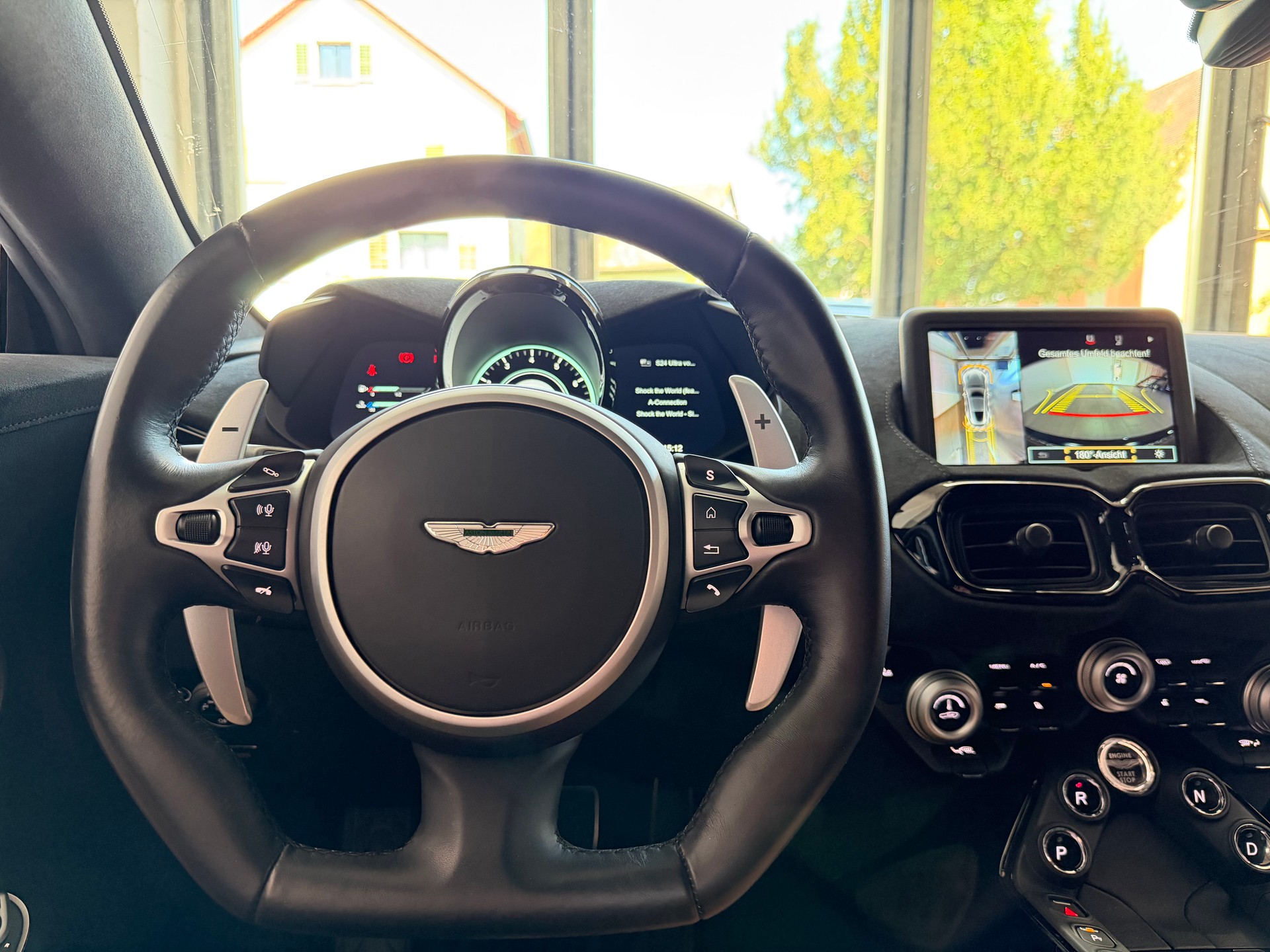 ASTON MARTIN V8 Vantage 4.0 Coupé * CH-Fzg. * NO OPF * Alcantara+ * 360• * Sitzheizung *-image-8