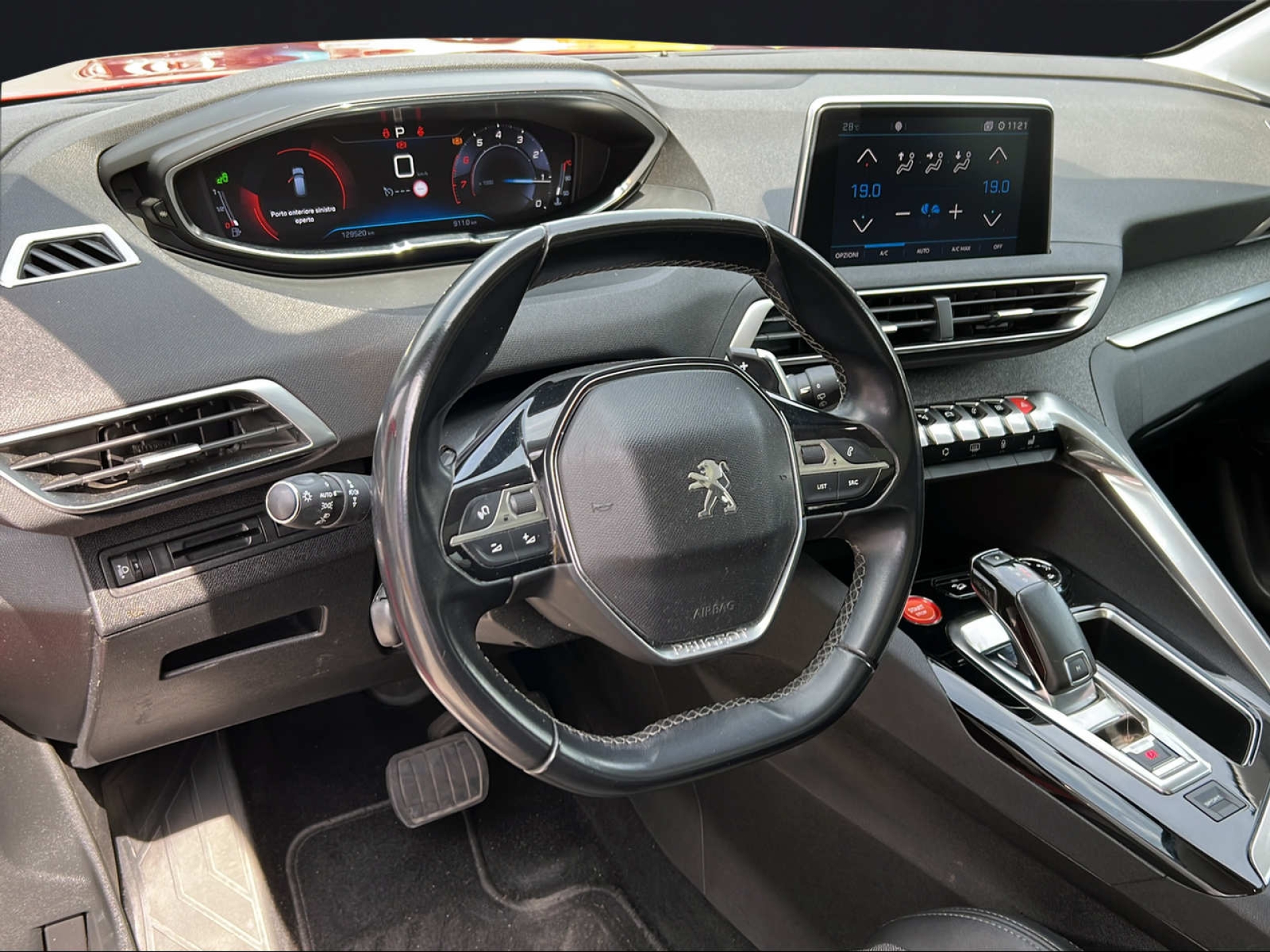 PEUGEOT 3008 1.2 PureTech Allure-image-8