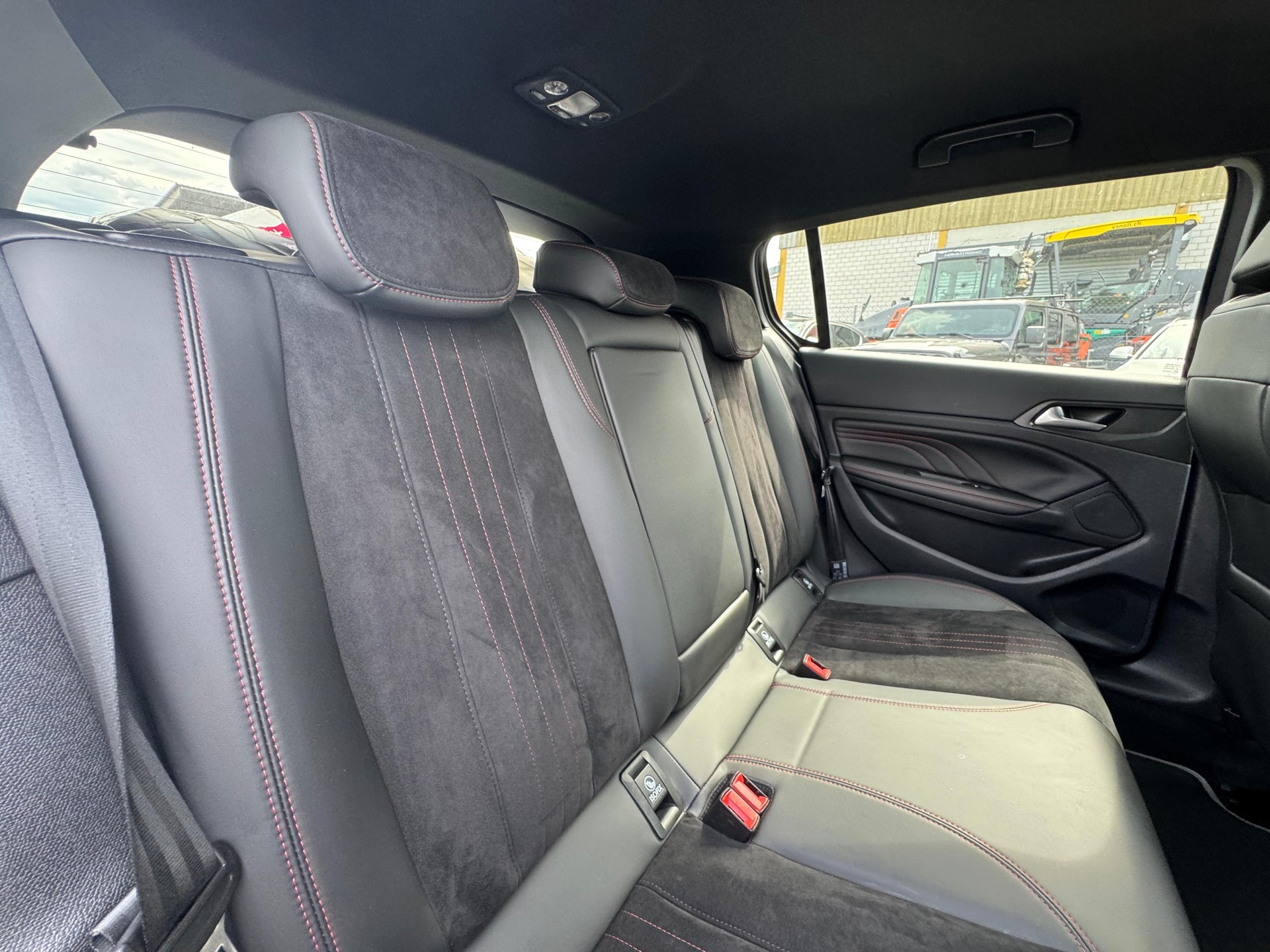 PEUGEOT 308 1.2 THP GT Line-image-10