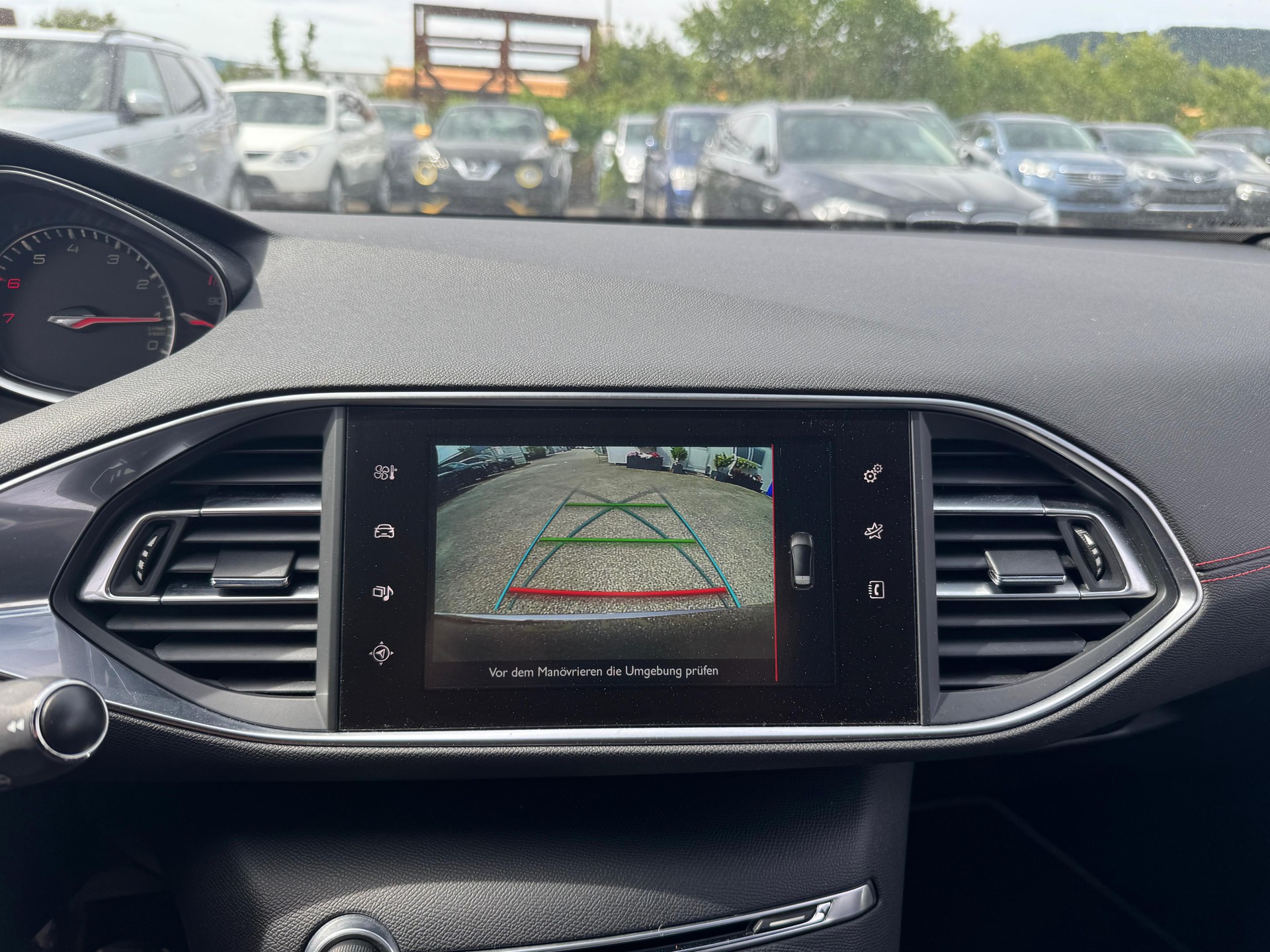 PEUGEOT 308 1.2 THP GT Line-image-11