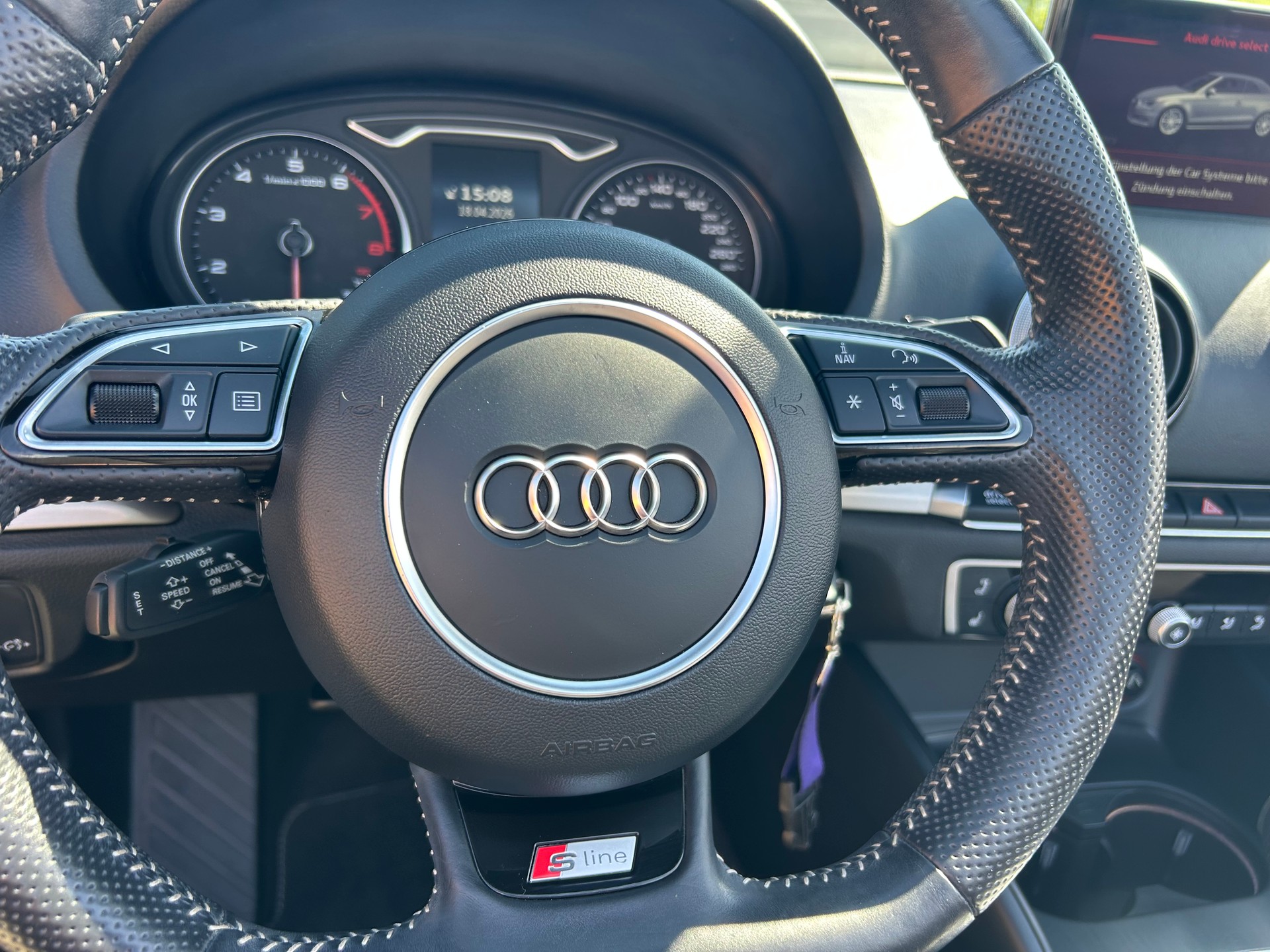 AUDI A3 Cabriolet 1.4 TFSI Ambition-image-10