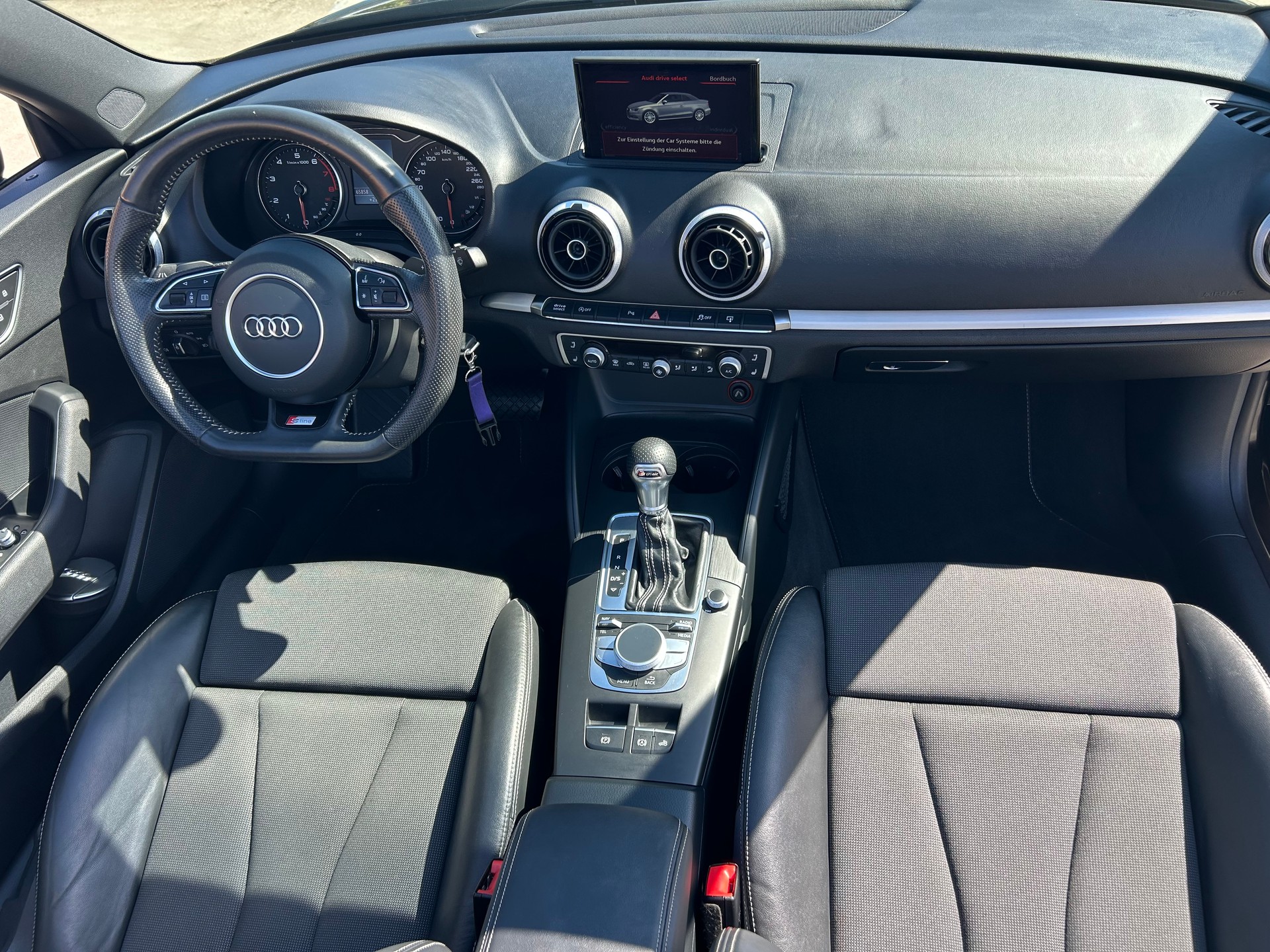 AUDI A3 Cabriolet 1.4 TFSI Ambition-image-9