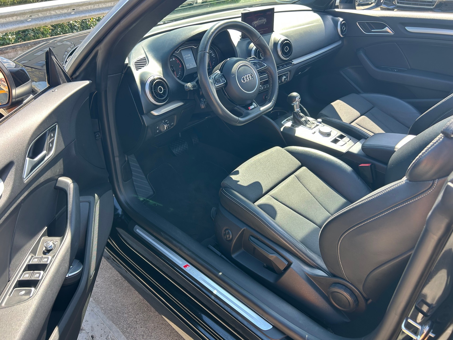 AUDI A3 Cabriolet 1.4 TFSI Ambition-image-13