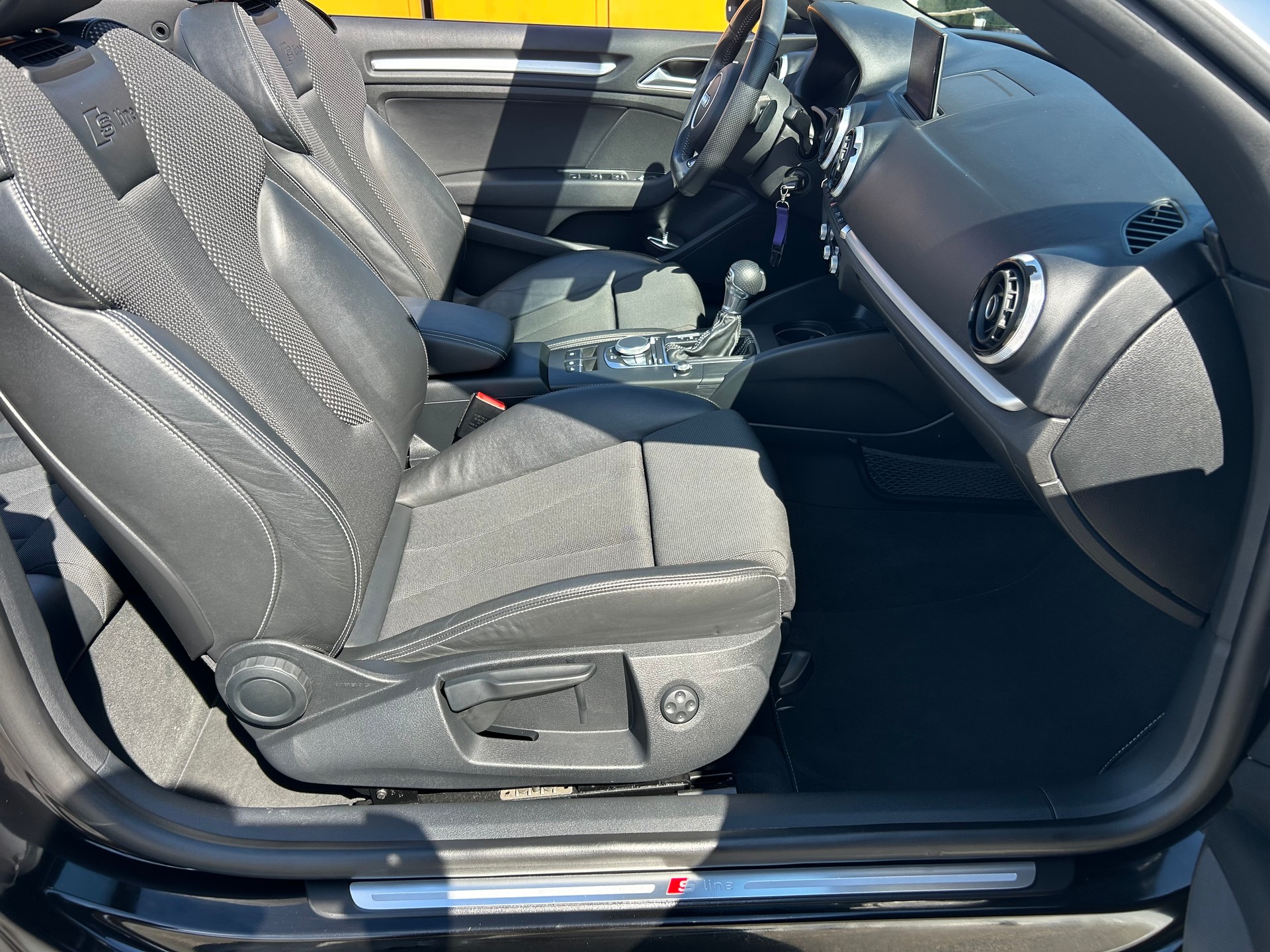 AUDI A3 Cabriolet 1.4 TFSI Ambition-image-7