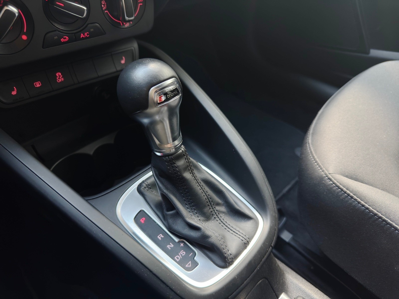 AUDI A1 Sportback 1.0 TFSI S-tronic-image-17