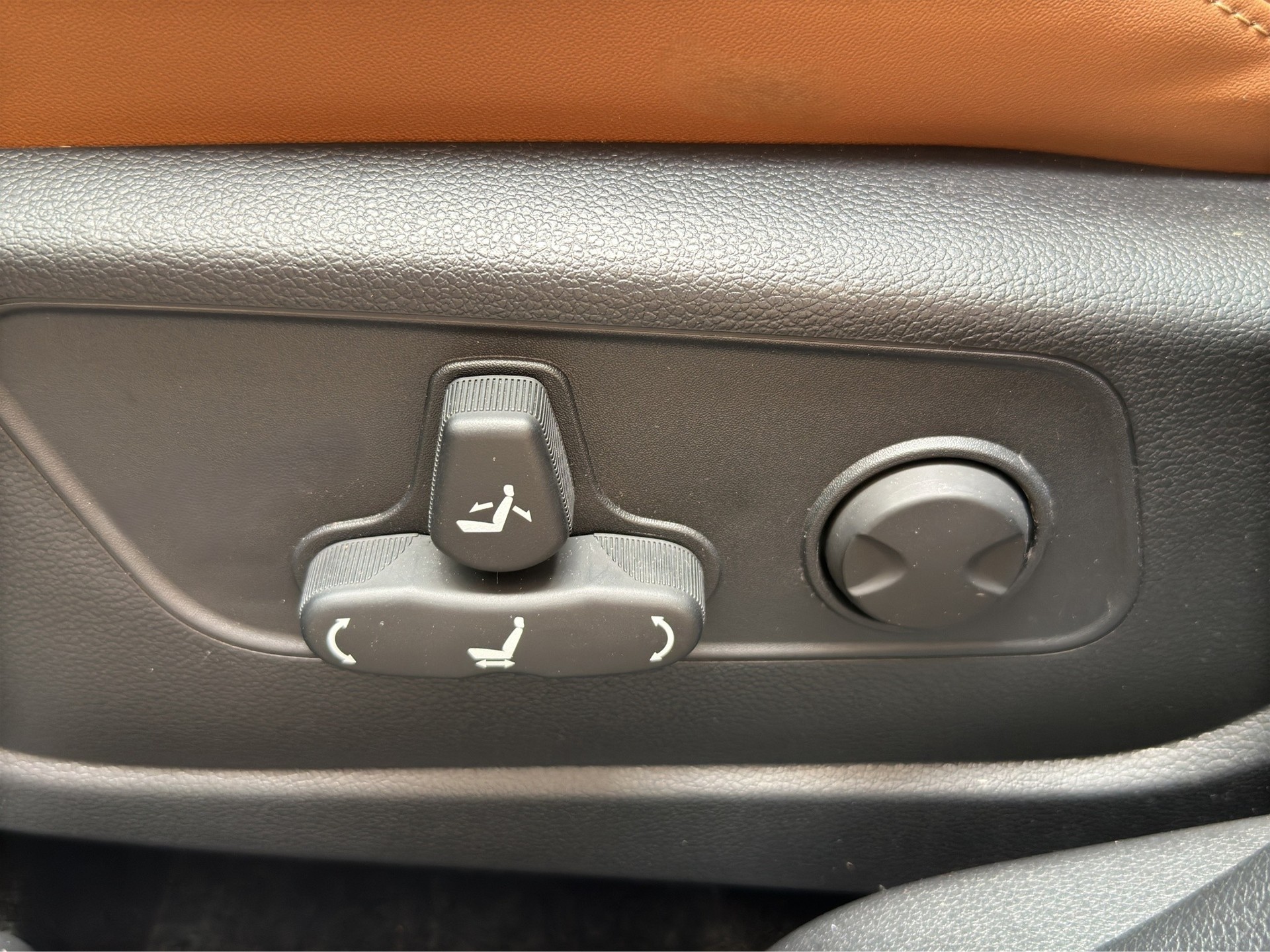KGM-SsangYong Musso 80,6 kWh Platinum 4WD Mit Höherlegung 50mm-image-11