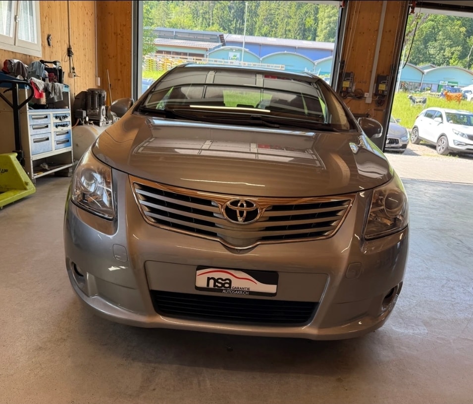 TOYOTA Avensis SW 2.0 Linea Luna Multidrive-showroom-element-1