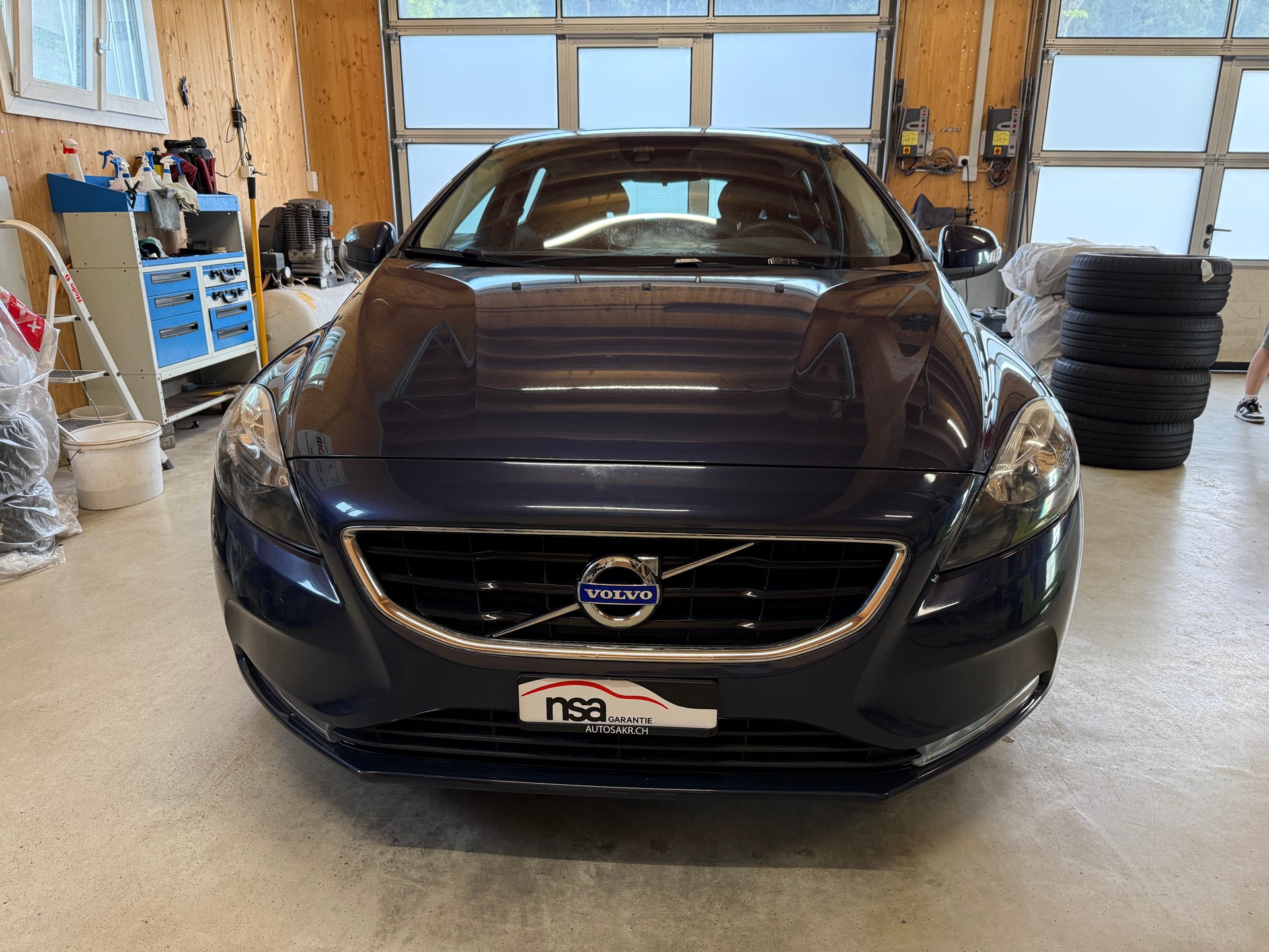 VOLVO V40 D2