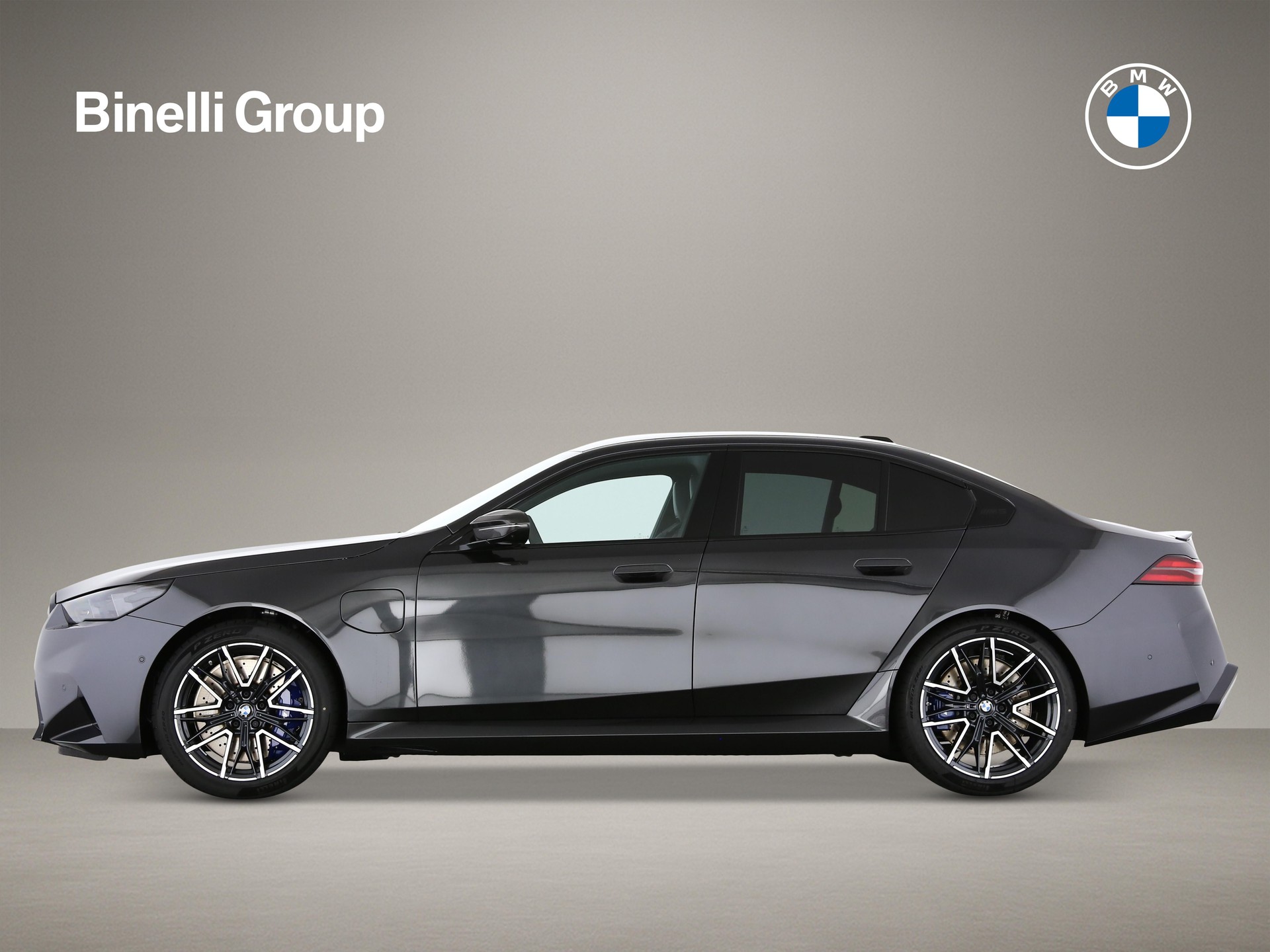 BMW M5 xDrive Limousine-showroom-element-2