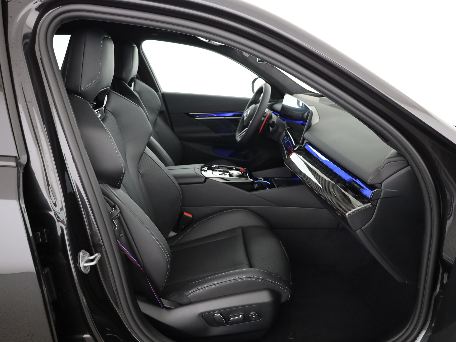 BMW M5 xDrive Limousine-image-15