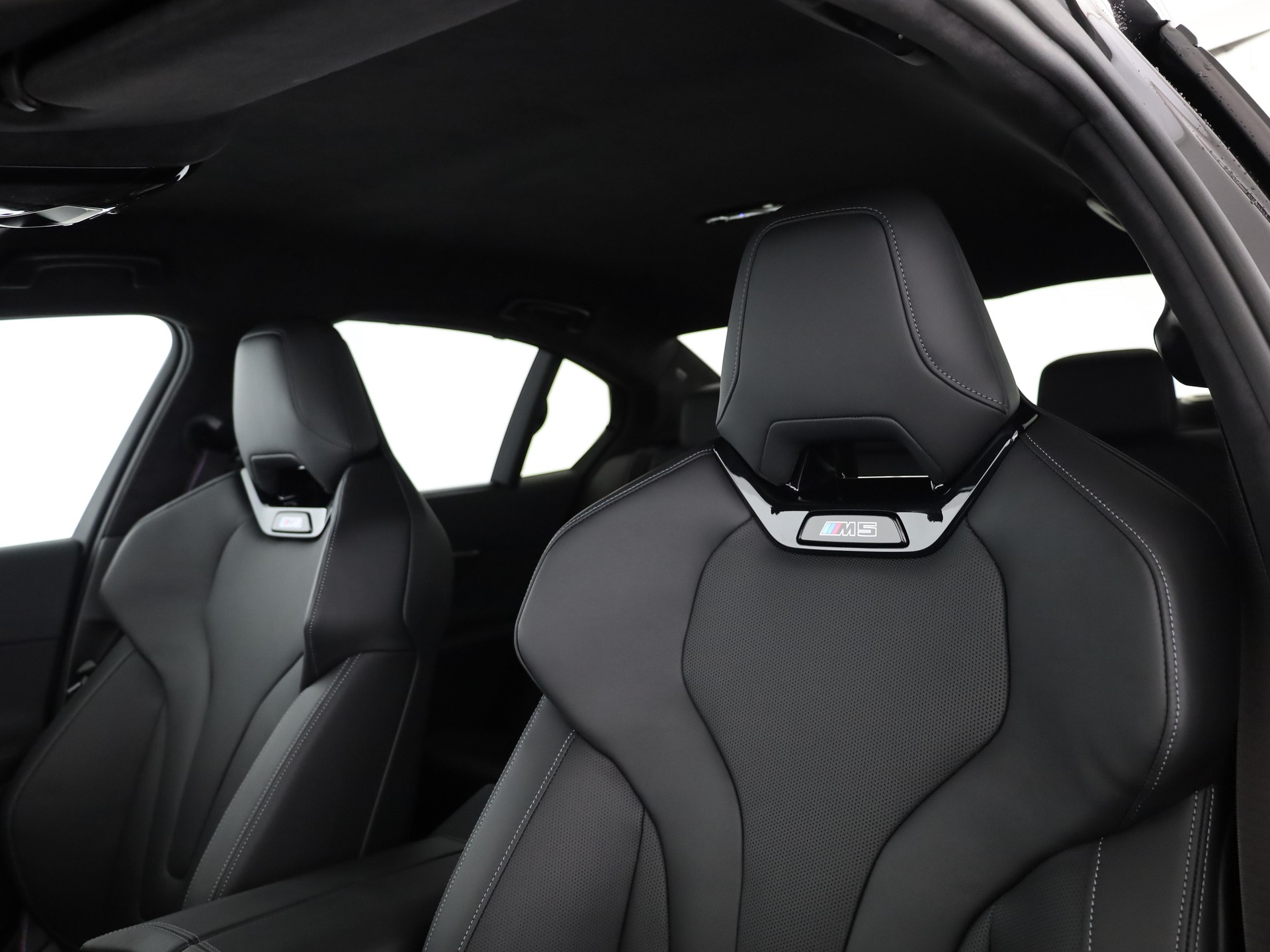 BMW M5 xDrive Limousine-image-12