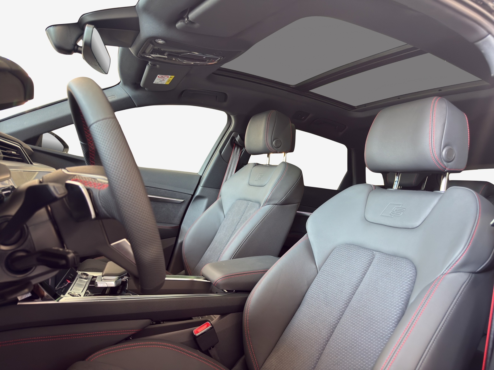 AUDI Q8 55 e-tron edition Dakar quattro-image-12