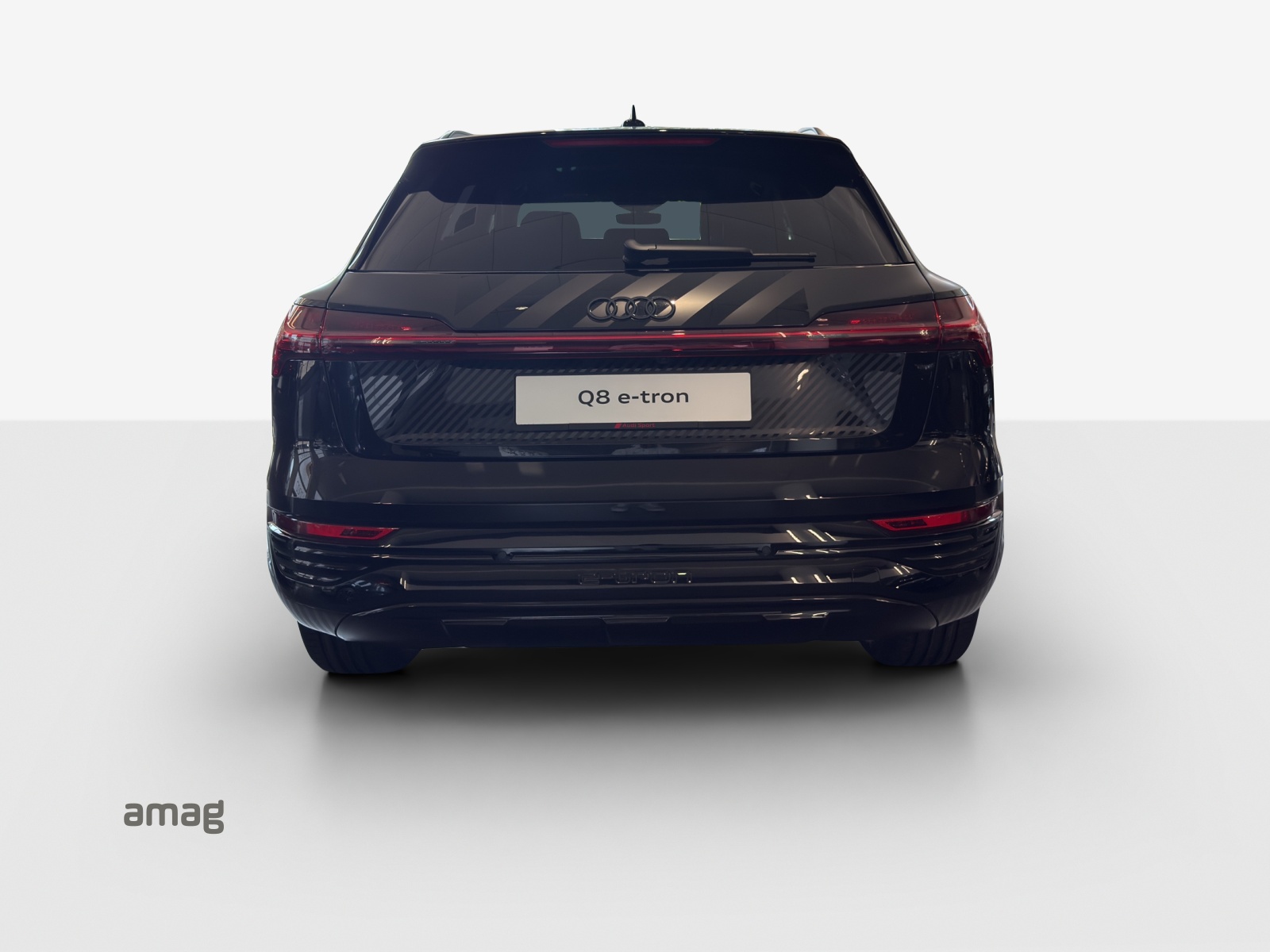 AUDI Q8 55 e-tron edition Dakar quattro-showroom-element-2