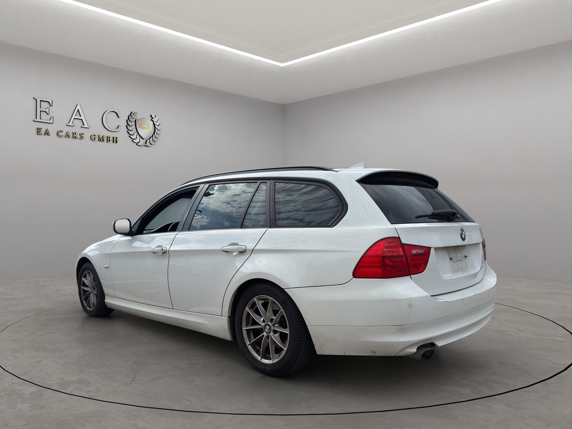 BMW 320d xDrive Touring Steptronic-showroom-element-2