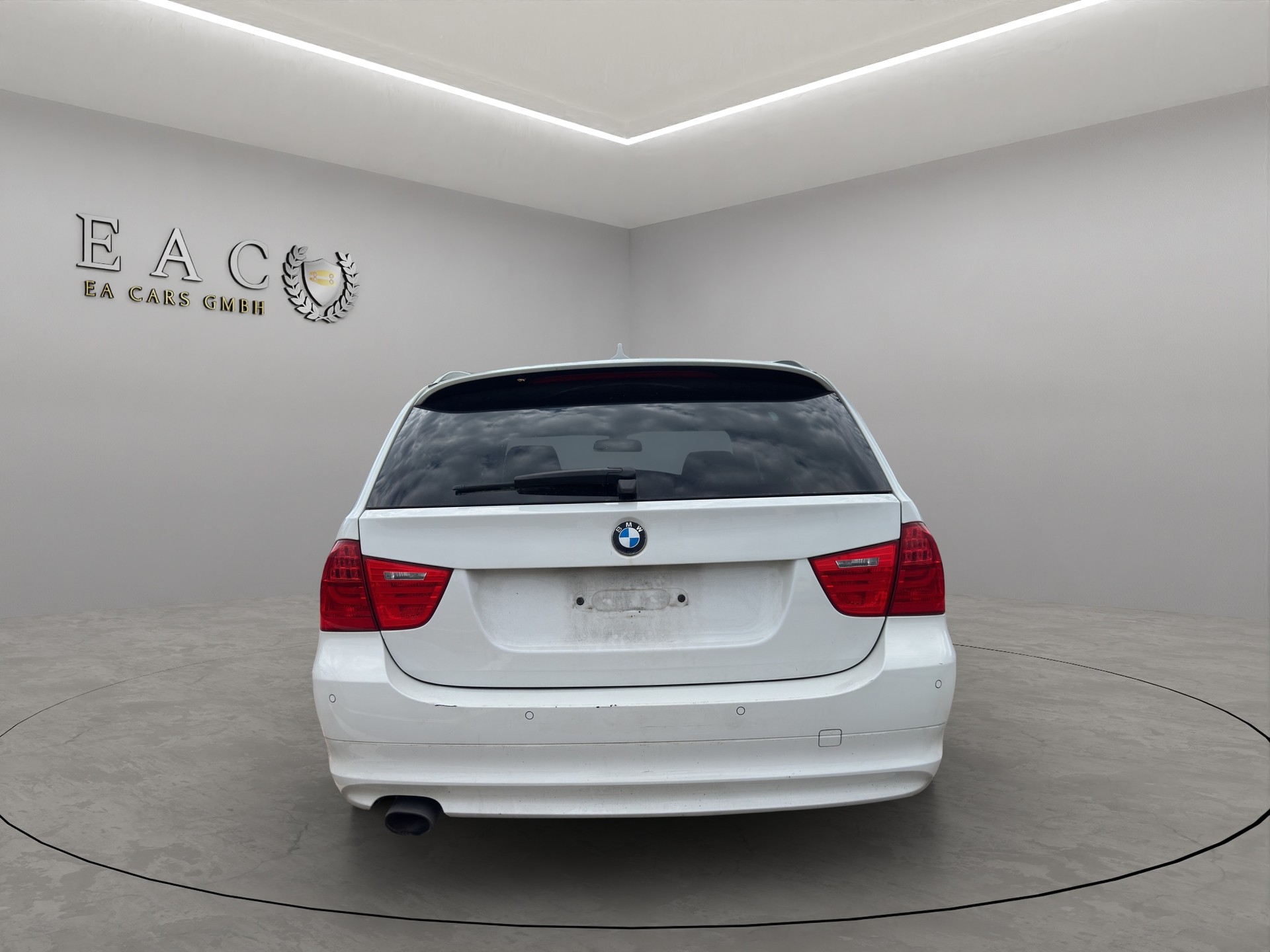 BMW 320d xDrive Touring Steptronic-showroom-element-3