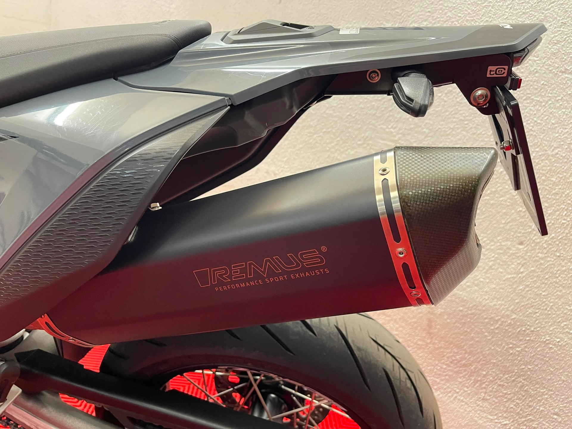 KTM 690 SMC R-image-9