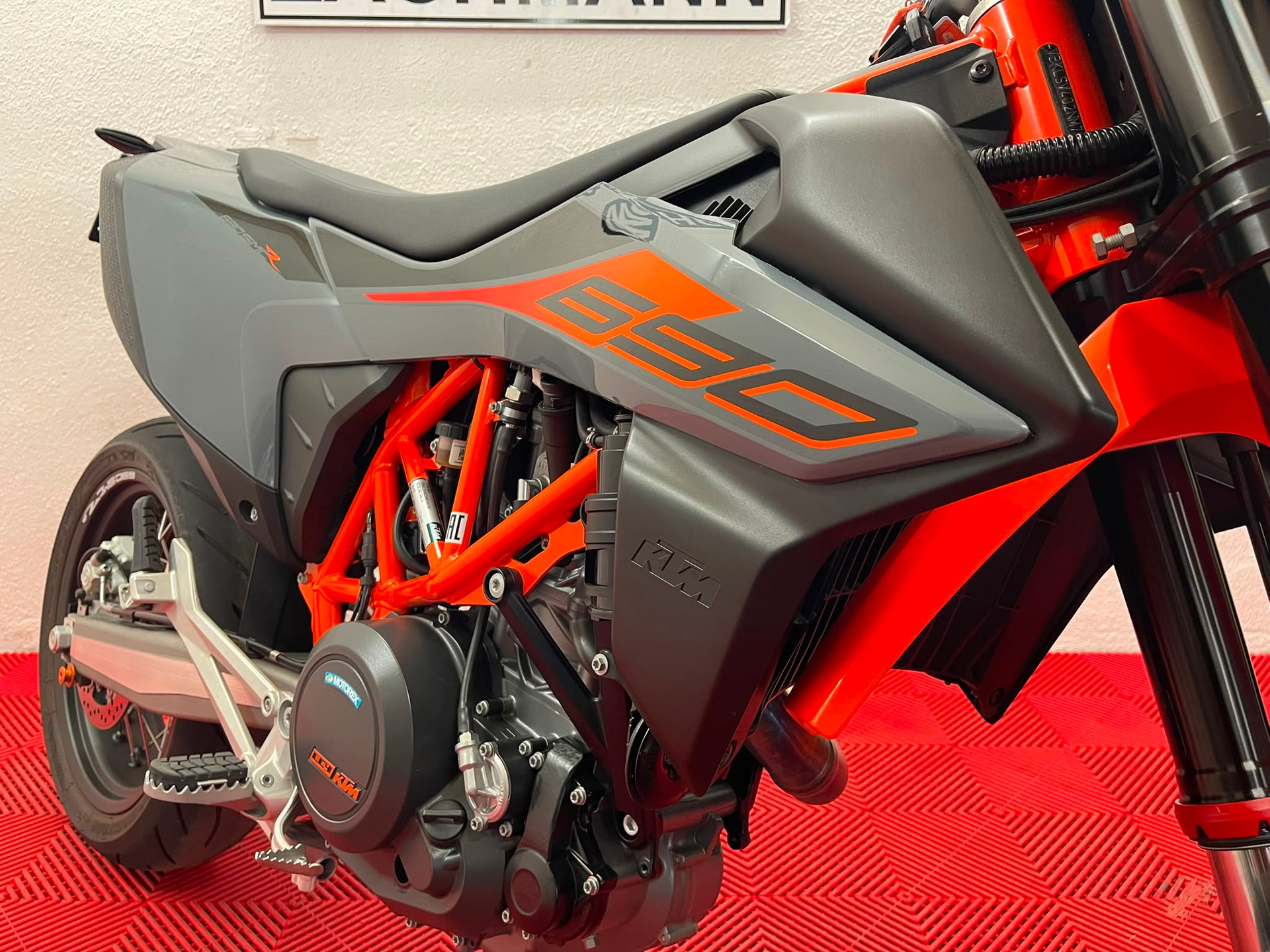 KTM 690 SMC R-image-6