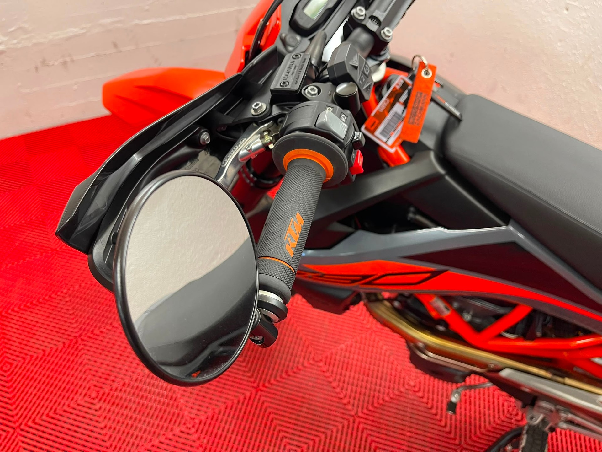 KTM 690 SMC R-image-8