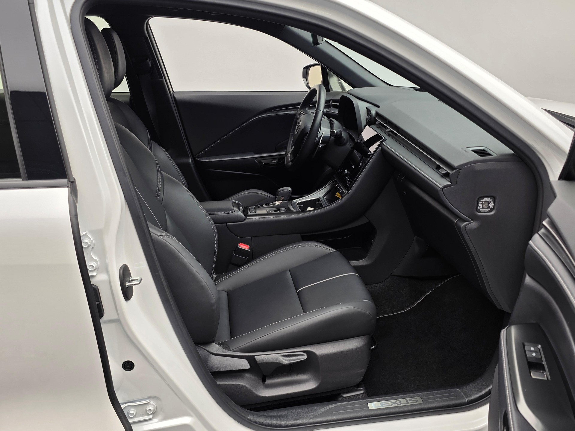 LEXUS LBX 1.5 Hybrid Relax AWD-image-9