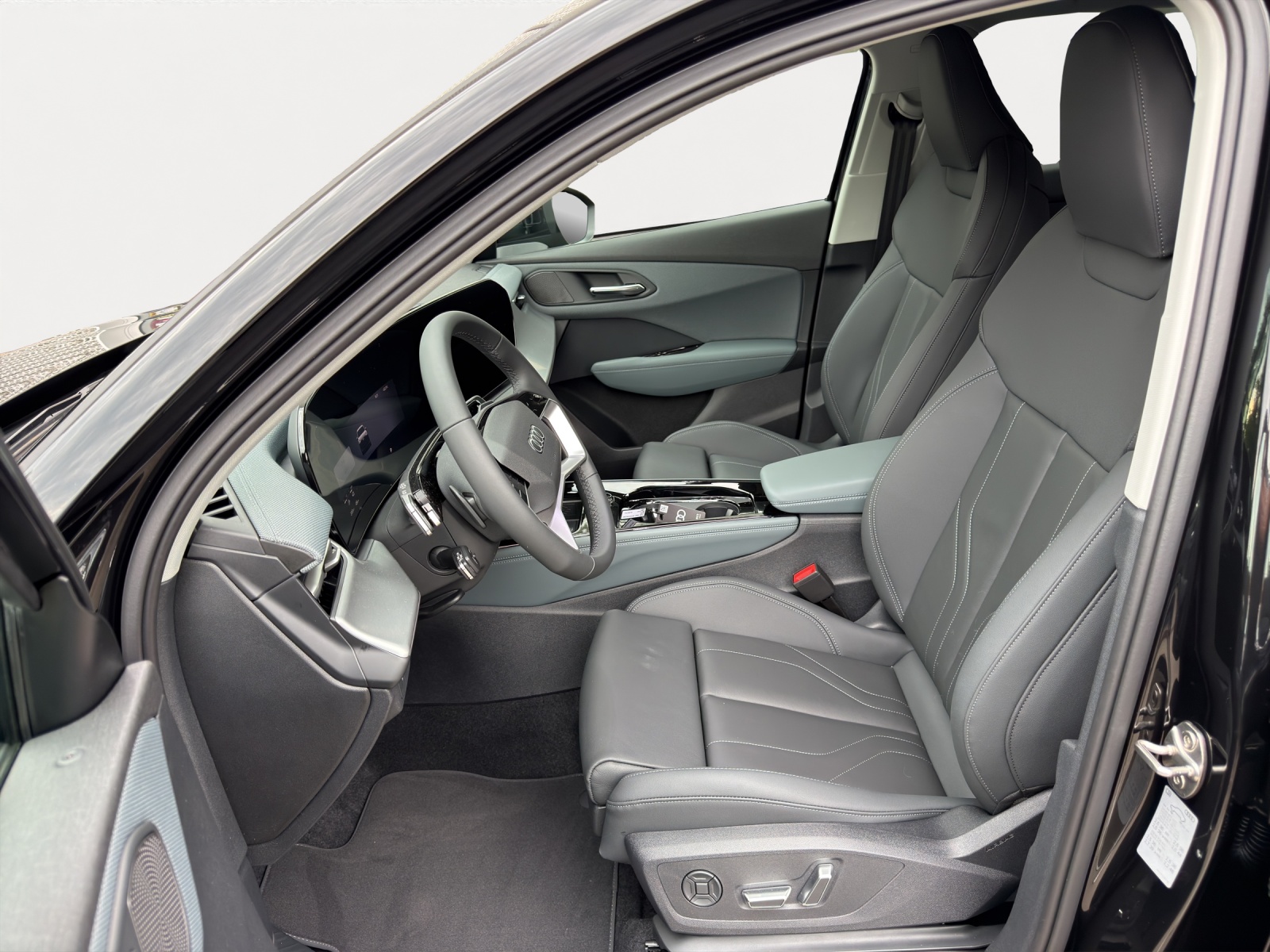 AUDI Q3 SUV e-hybrid 200 kW 272PS-image-4