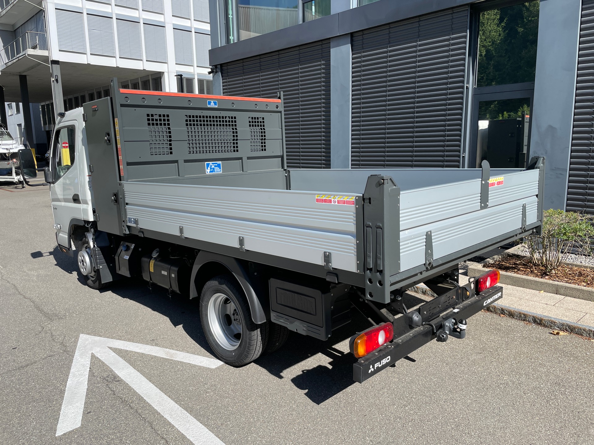 MITSUBISHI Fuso Canter 3C15 Hinterkipper + Box-showroom-element-2