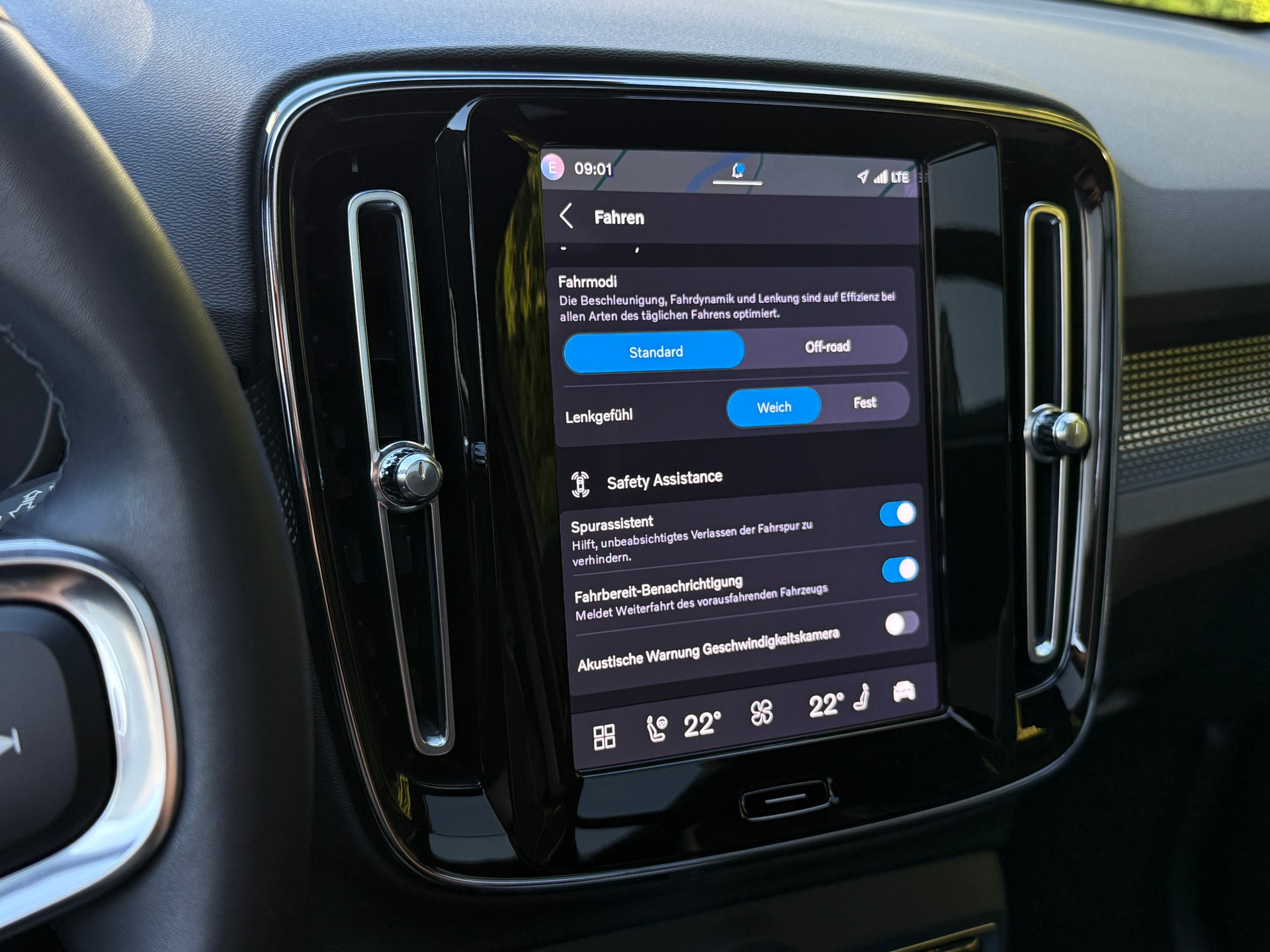 VOLVO XC40 B4 Benzin Mild Hybrid AWD Ultim. Dark / 1. Hand-image-28