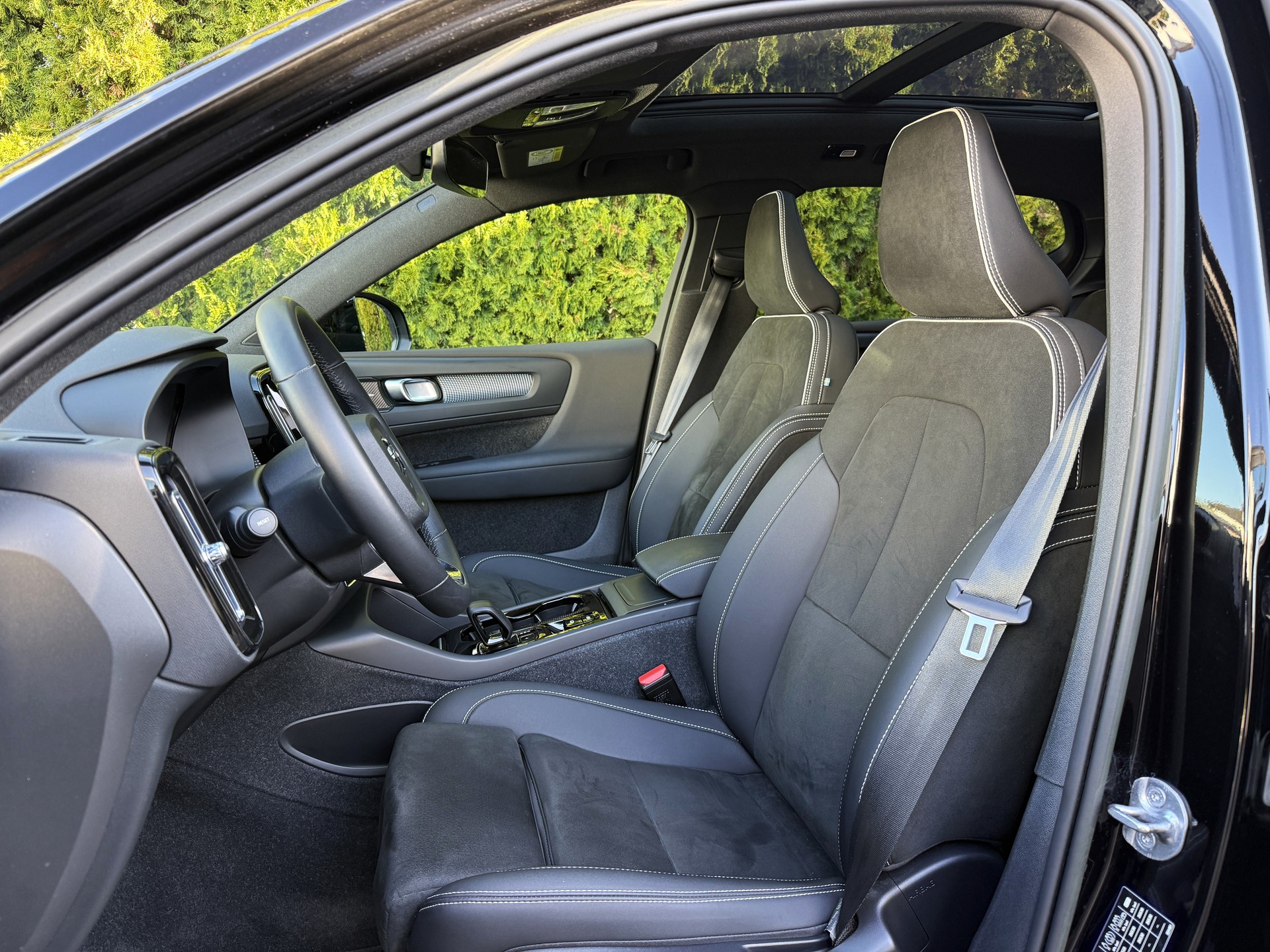 VOLVO XC40 B4 Benzin Mild Hybrid AWD Ultim. Dark / 1. Hand-image-16