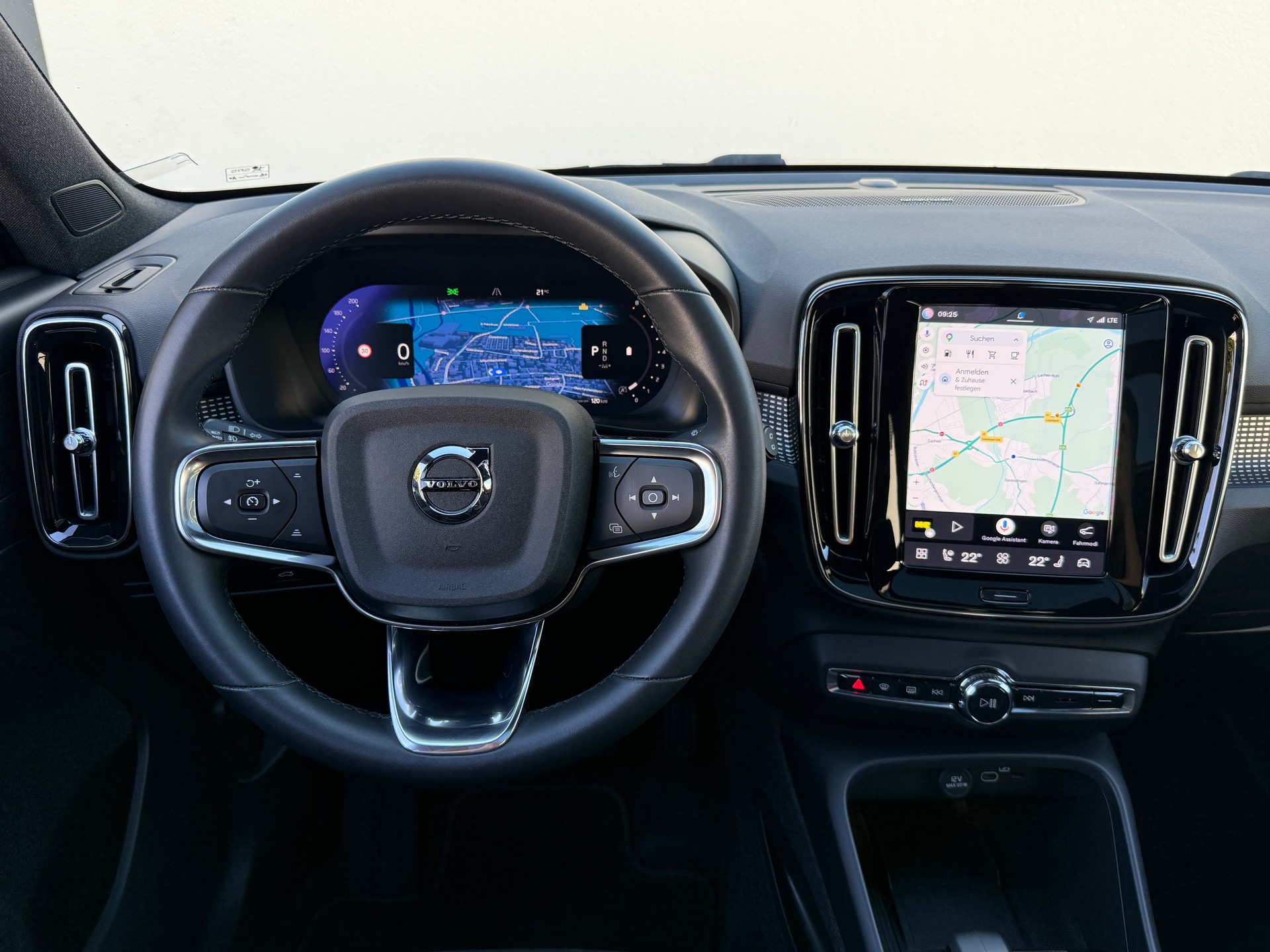 VOLVO XC40 B4 Benzin Mild Hybrid AWD Ultim. Dark / 1. Hand-image-21
