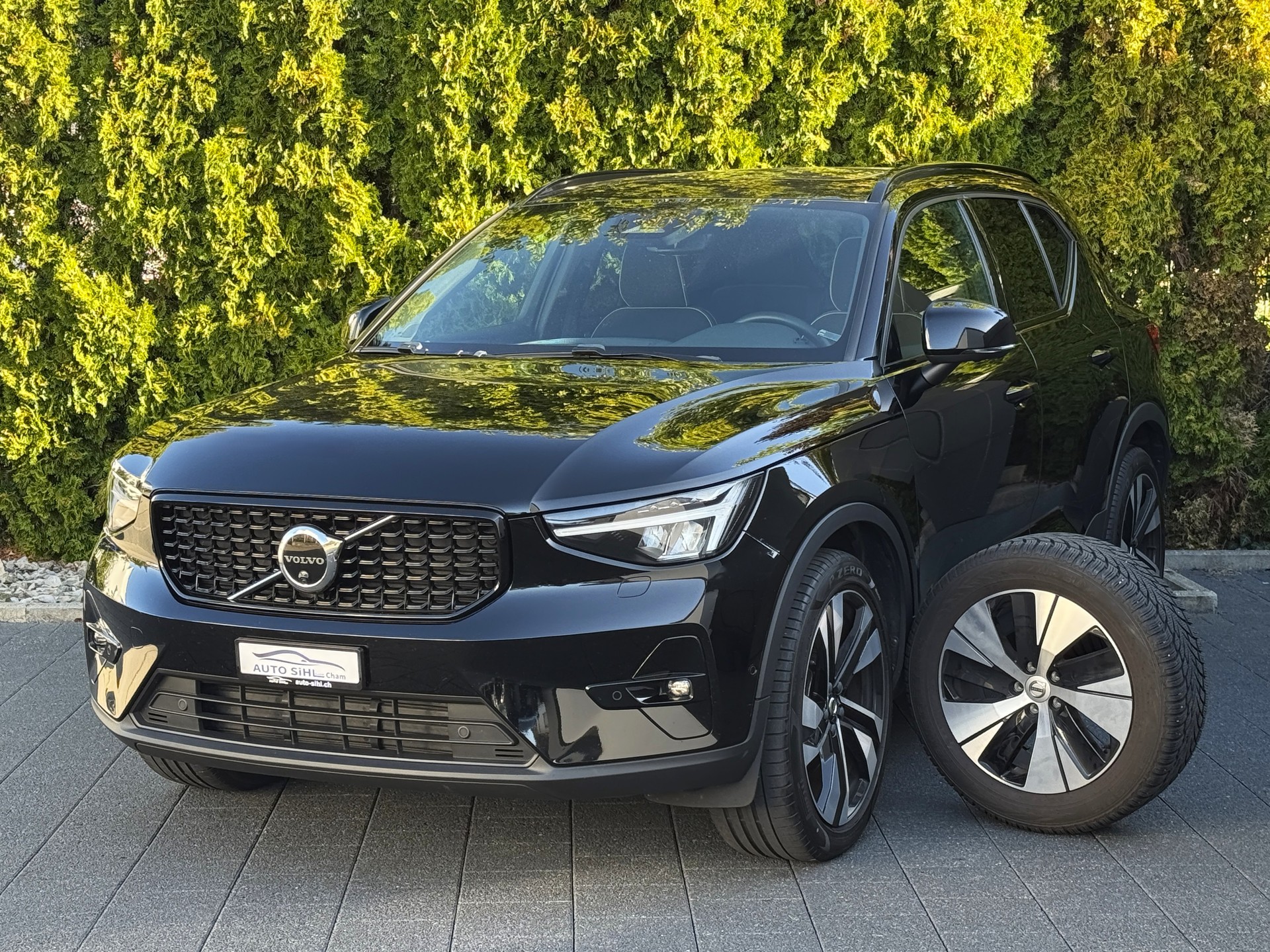 VOLVO XC40 B4 Benzin Mild Hybrid AWD Ultim. Dark / 1. Hand-showroom-element-1