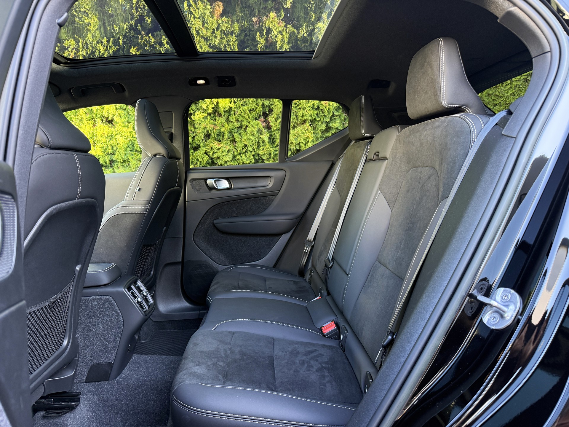 VOLVO XC40 B4 Benzin Mild Hybrid AWD Ultim. Dark / 1. Hand-image-19