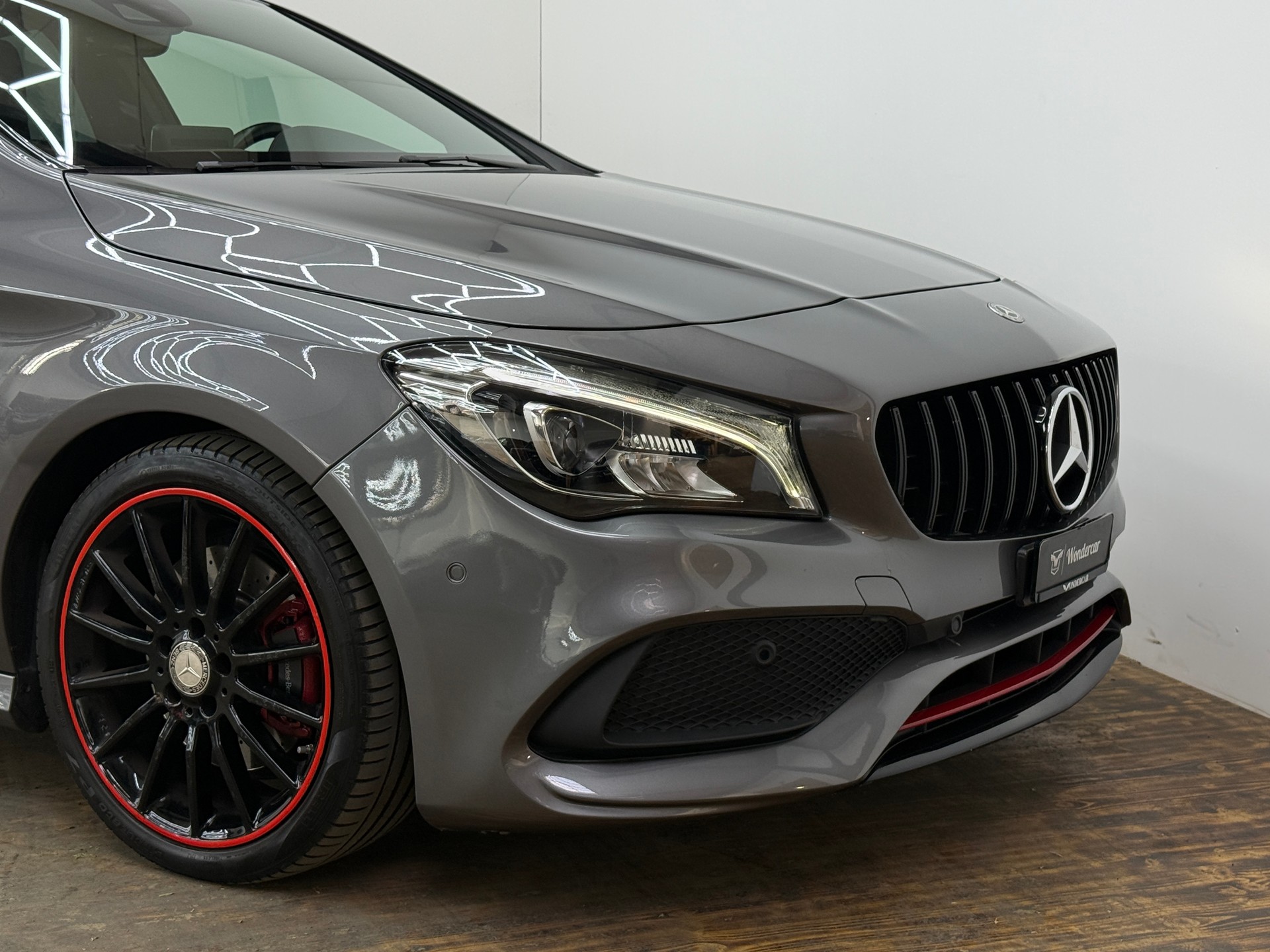 MERCEDES-BENZ CLA 250 AMG Line Sport 4Matic 7G-DCT-showroom-element-1