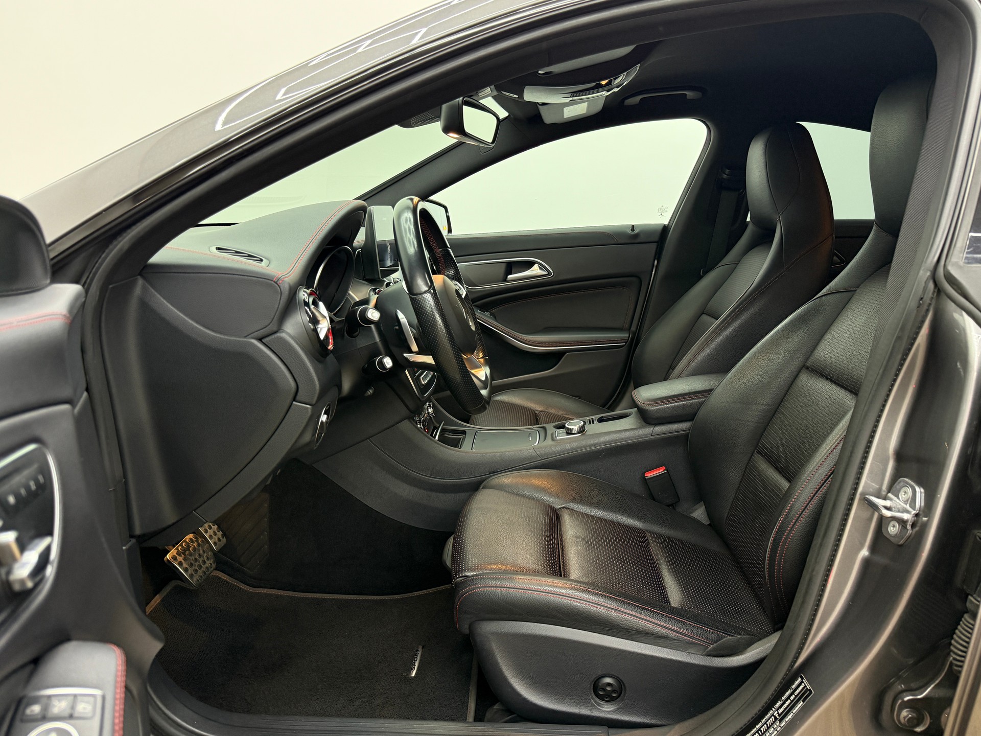 MERCEDES-BENZ CLA 250 AMG Line Sport 4Matic 7G-DCT-image-18