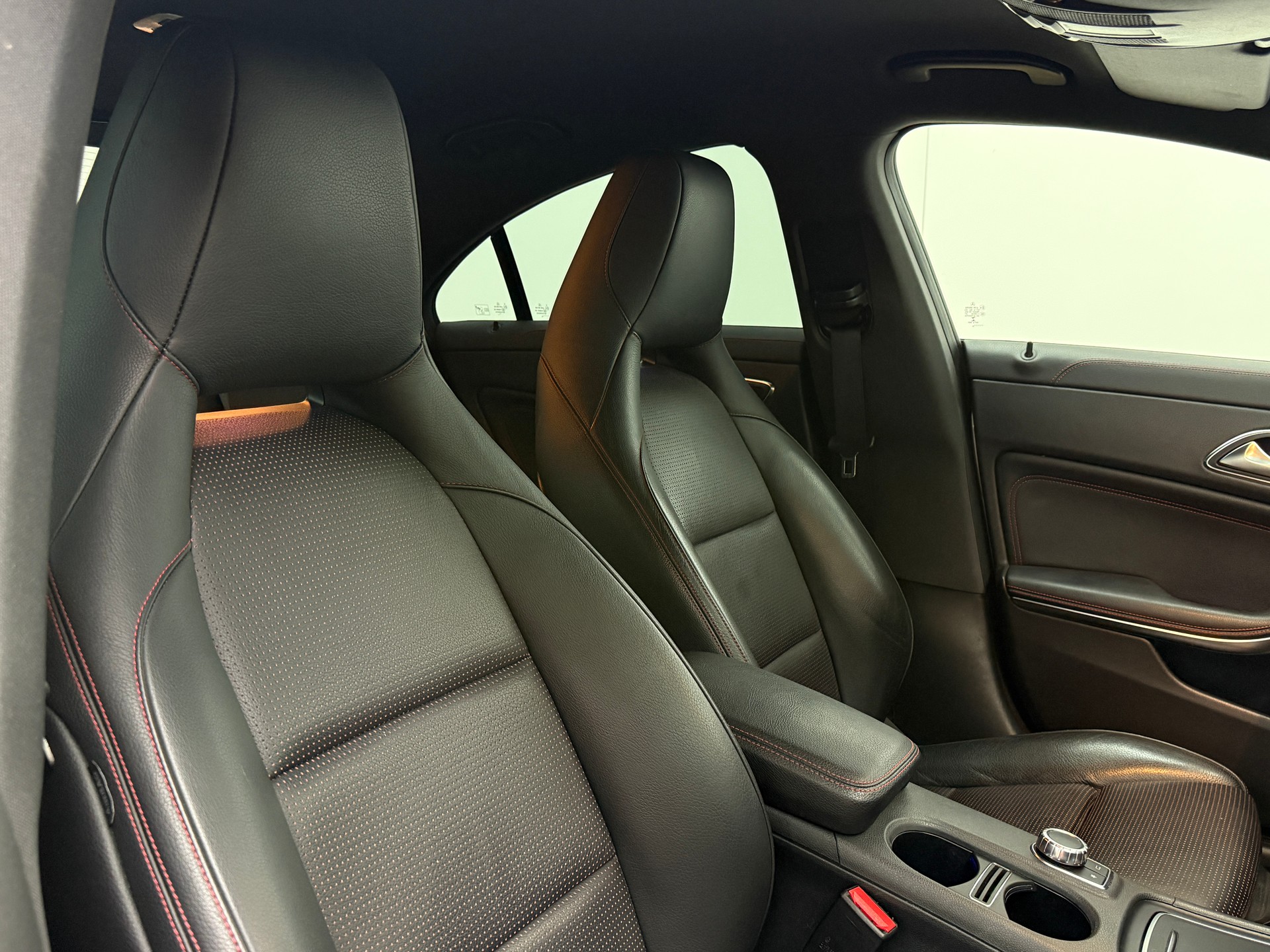 MERCEDES-BENZ CLA 250 AMG Line Sport 4Matic 7G-DCT-image-21